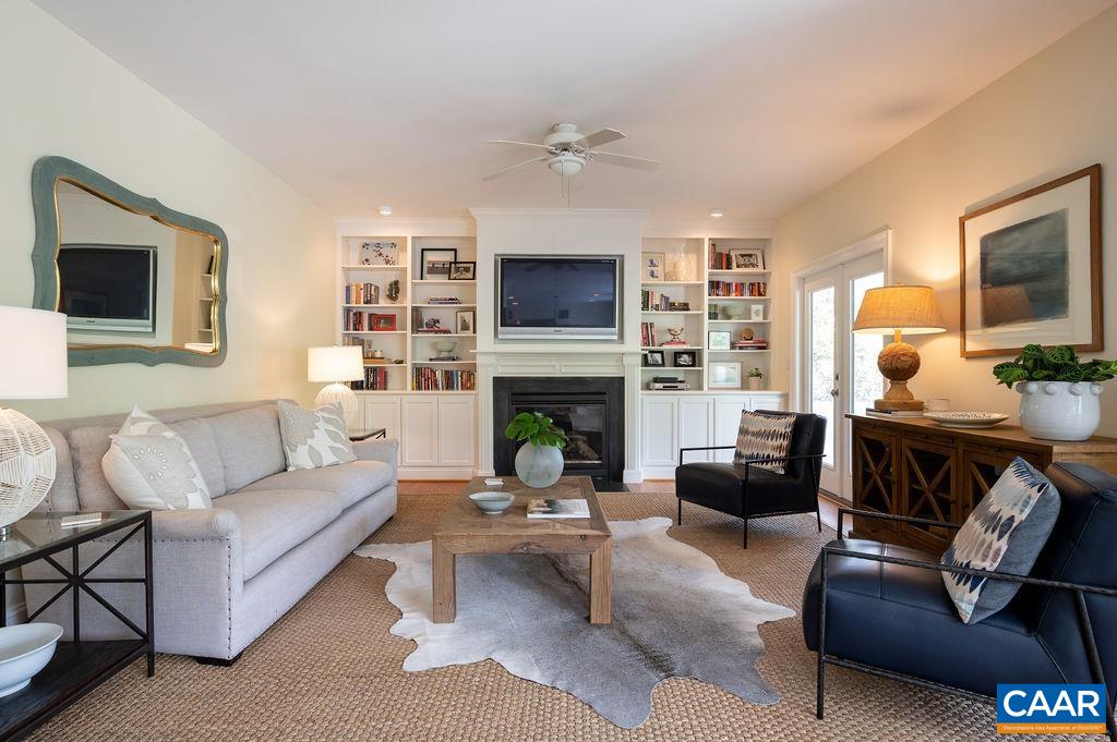 3382 TURNBERRY CIR