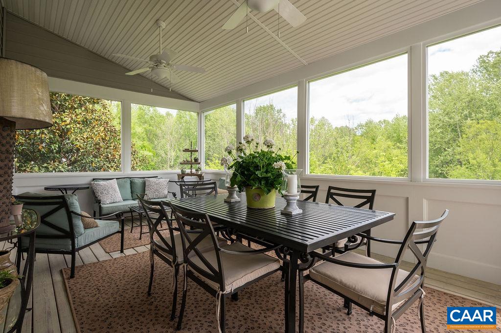 3382 TURNBERRY CIR