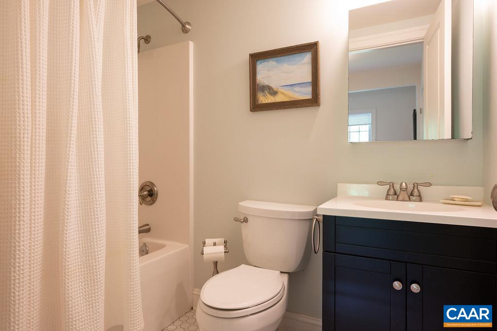 3382 TURNBERRY CIR