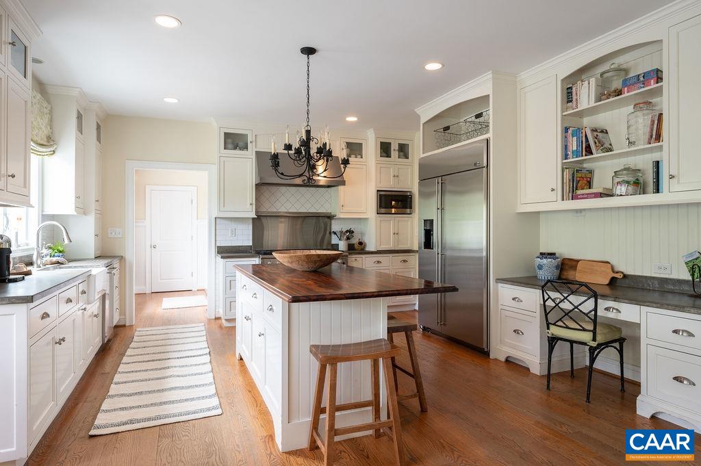 3382 TURNBERRY CIR