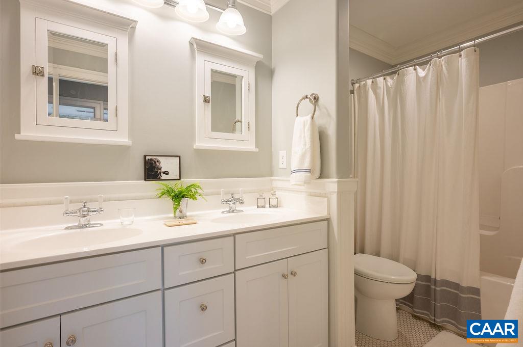 3382 TURNBERRY CIR