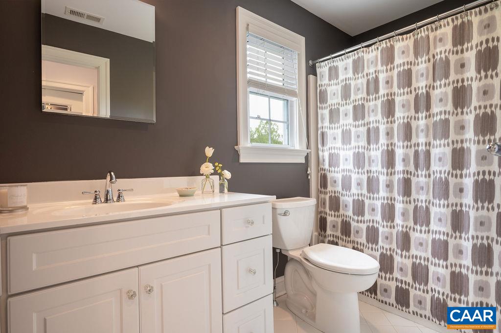 3382 TURNBERRY CIR