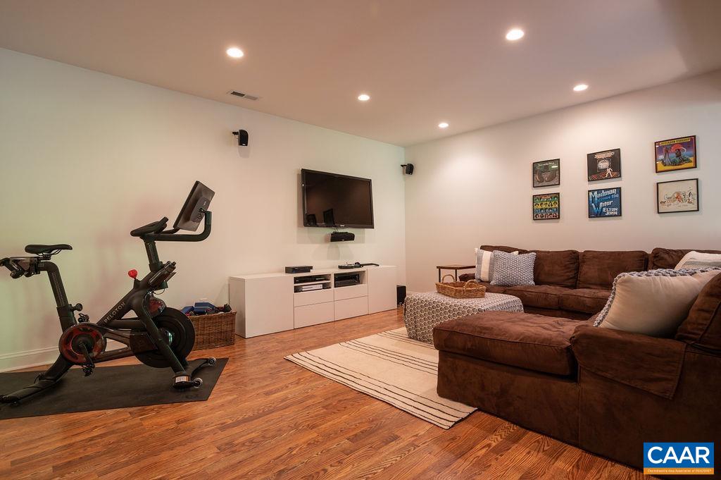 3382 TURNBERRY CIR