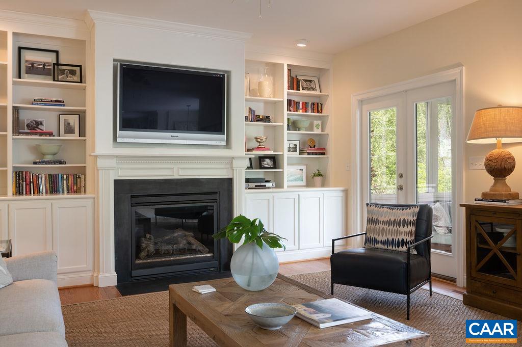 3382 TURNBERRY CIR