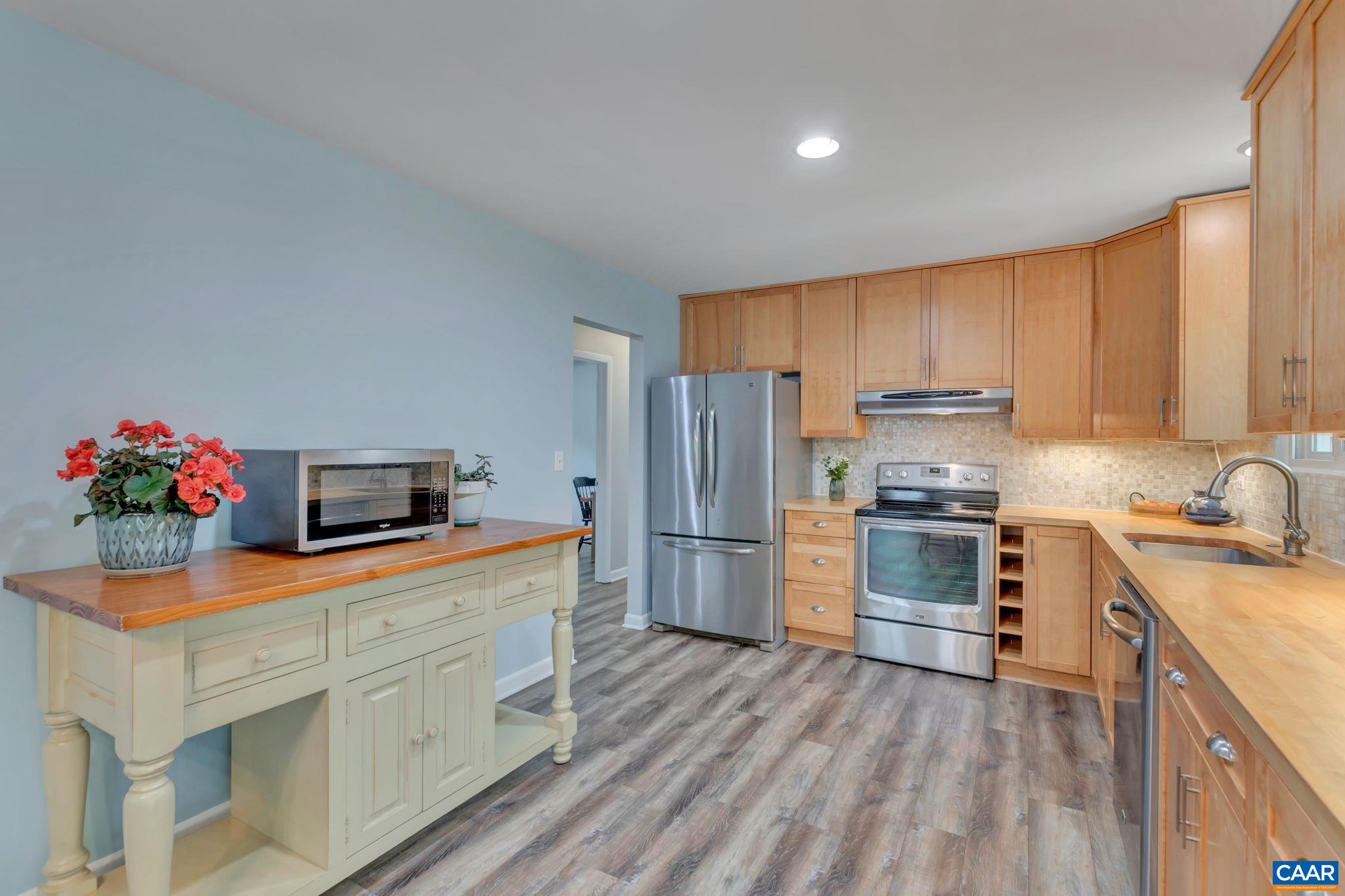 713 VILLAGE RD