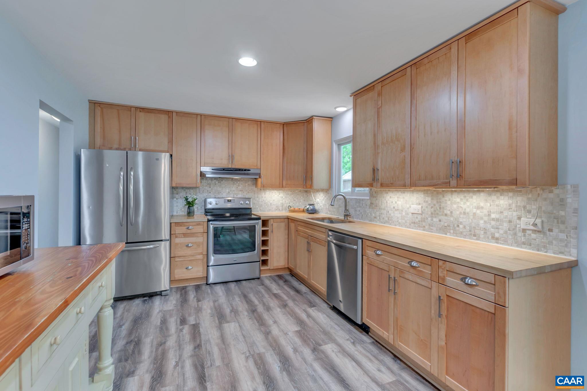 713 VILLAGE RD