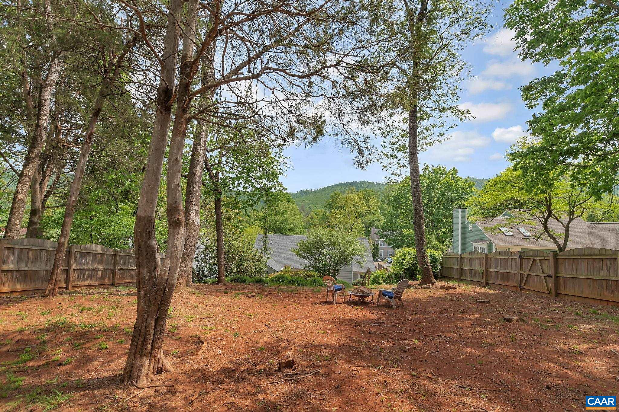 1470 WILLOW LAKE DR