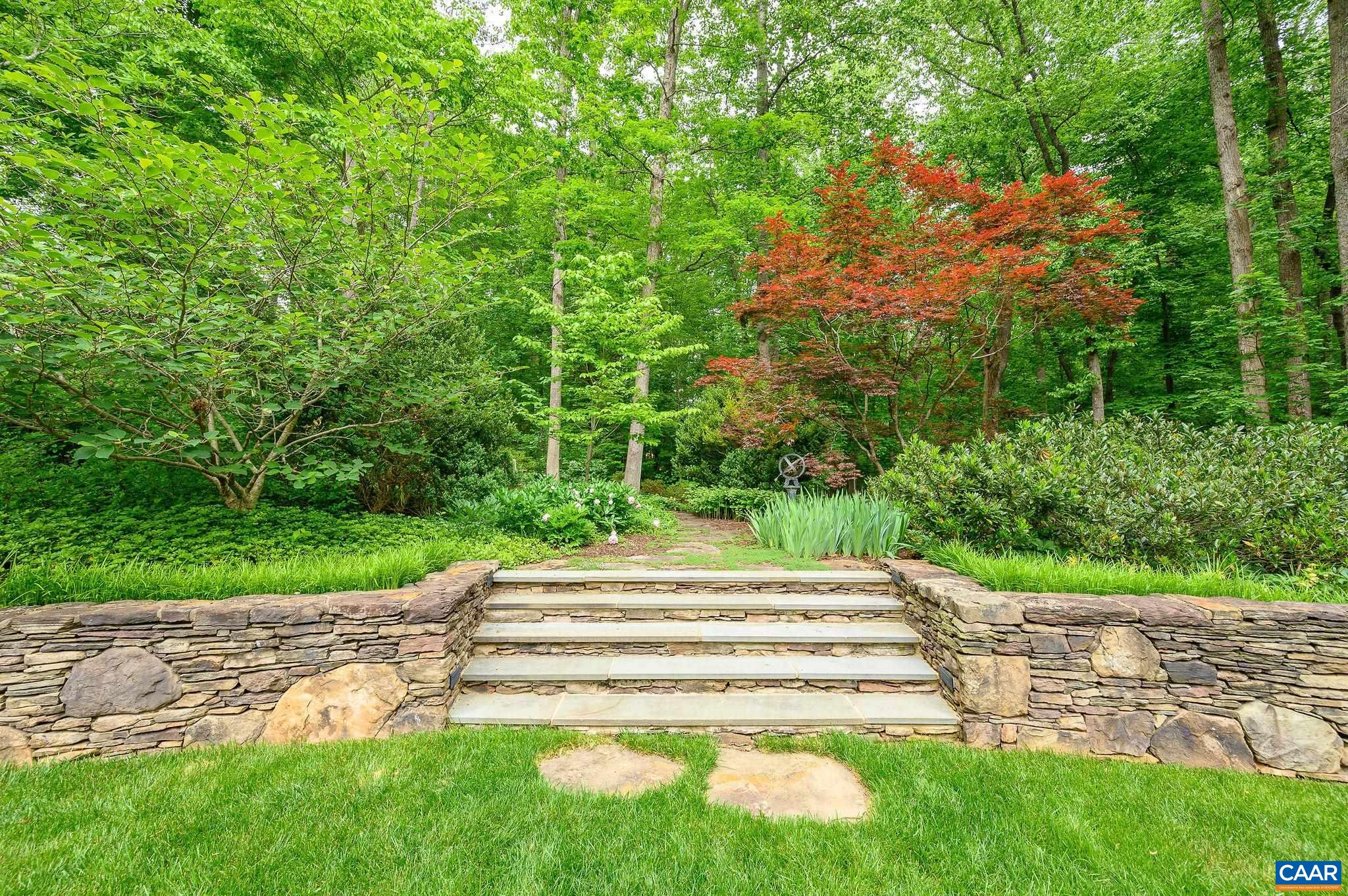 1075 OLD GARTH RD