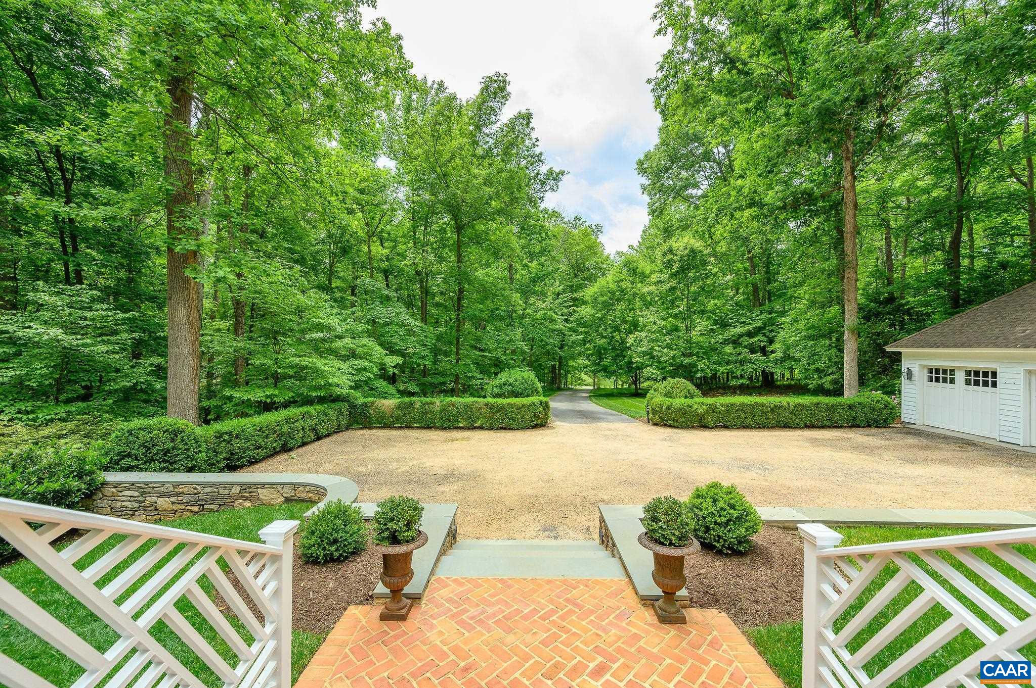 1075 OLD GARTH RD