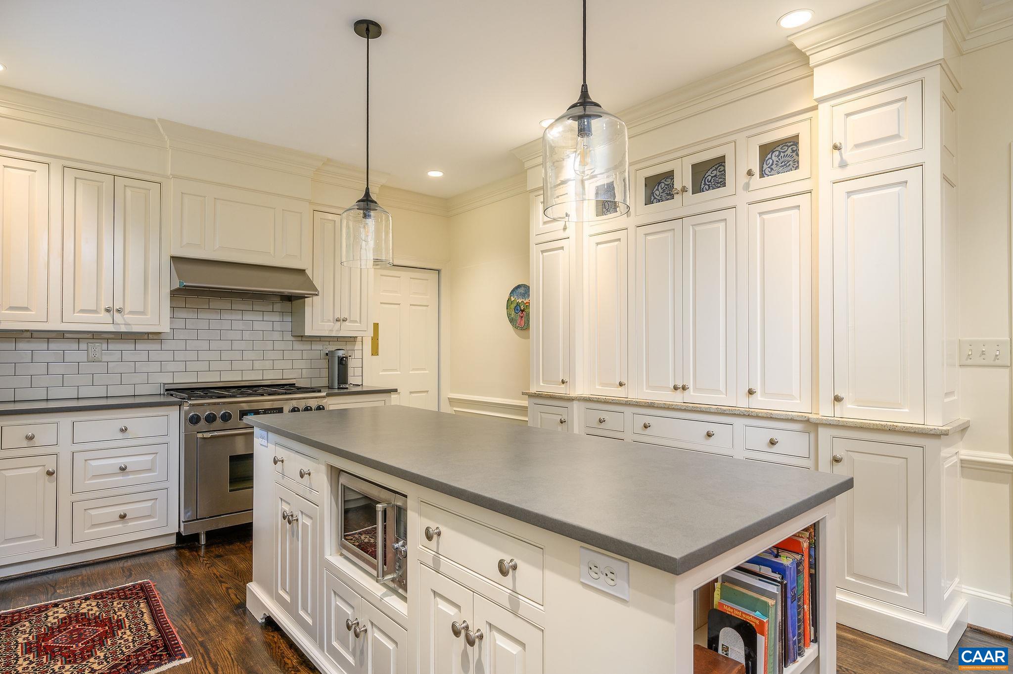 1075 OLD GARTH RD