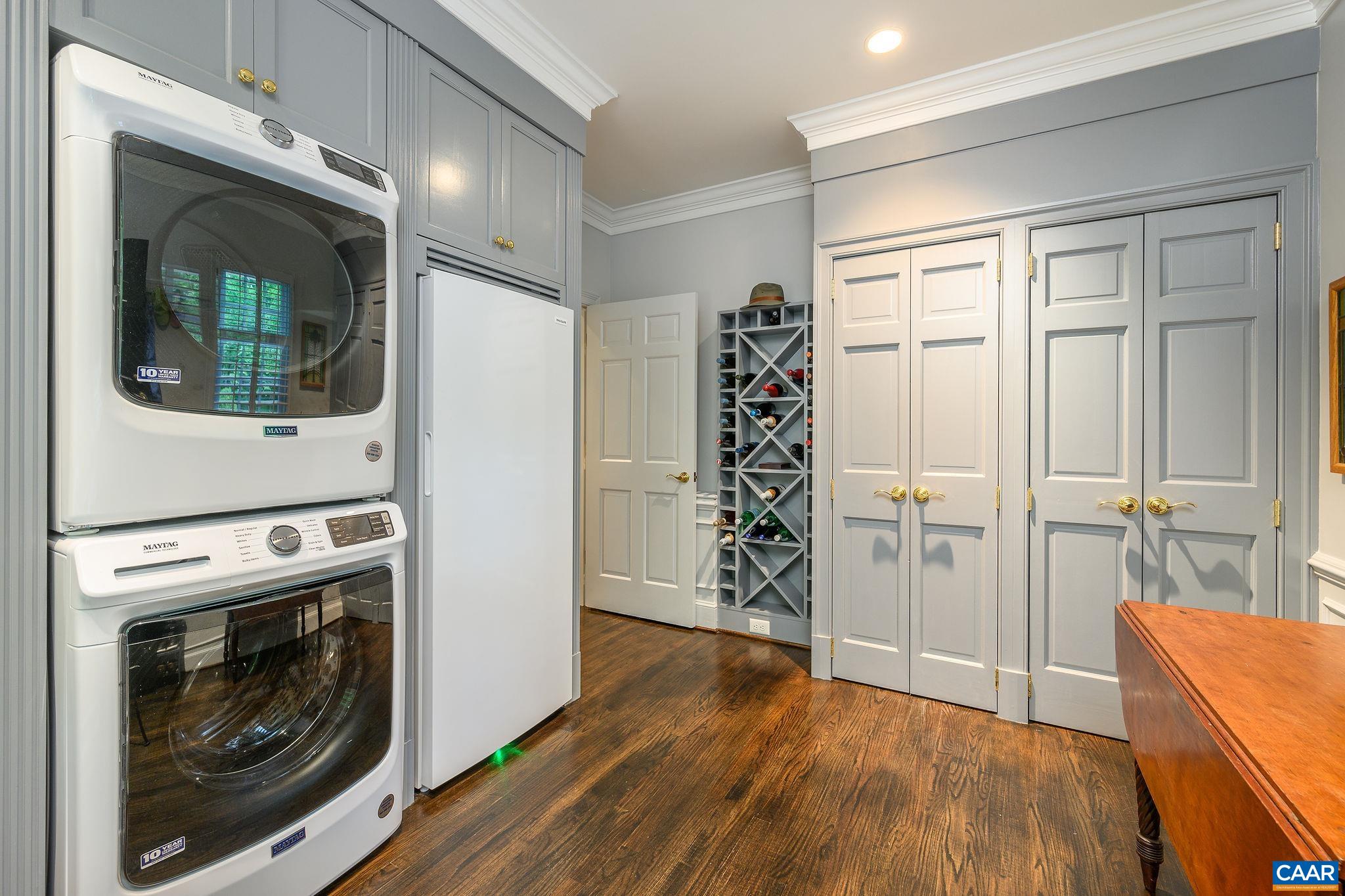 1075 OLD GARTH RD