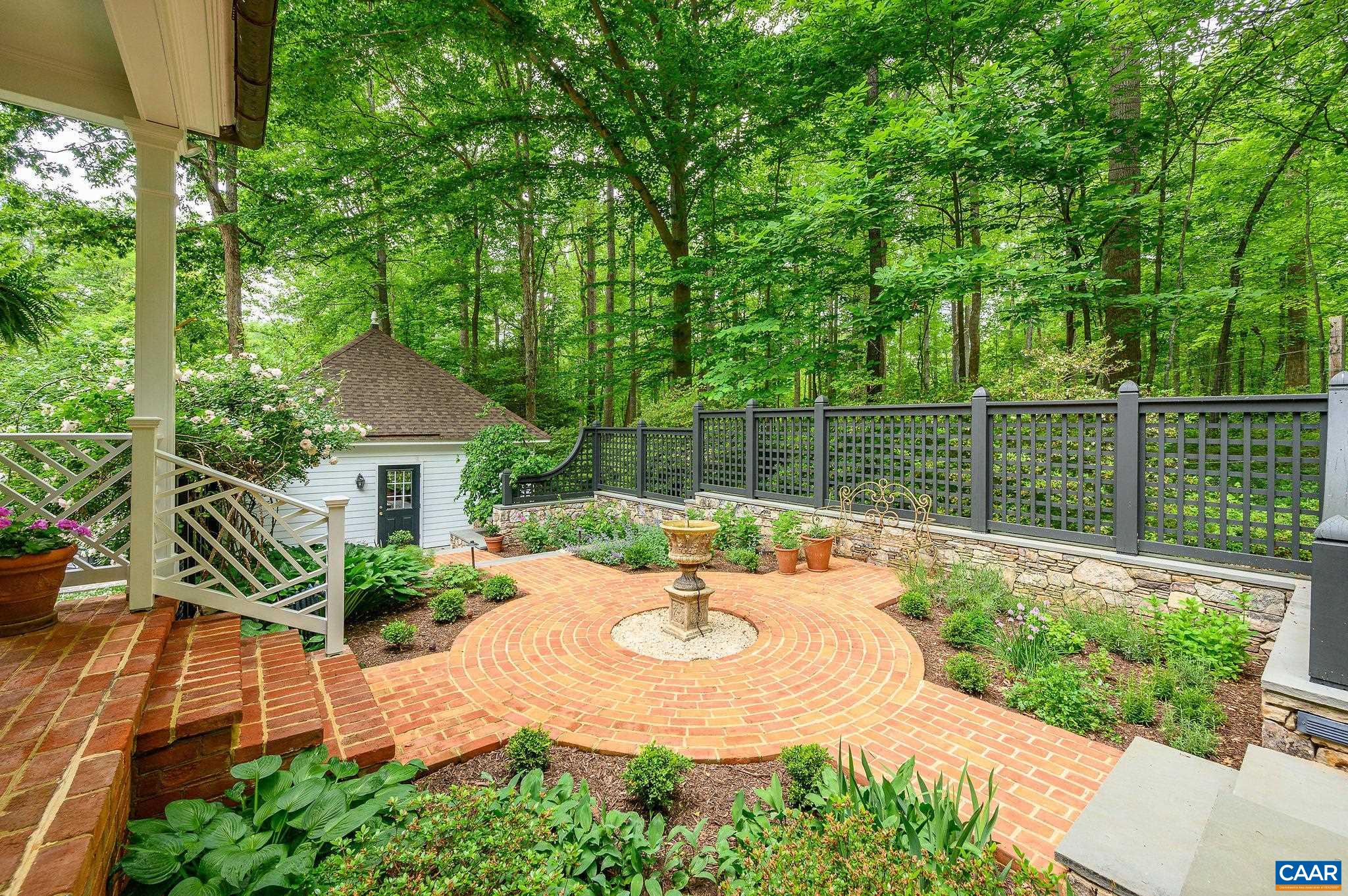 1075 OLD GARTH RD