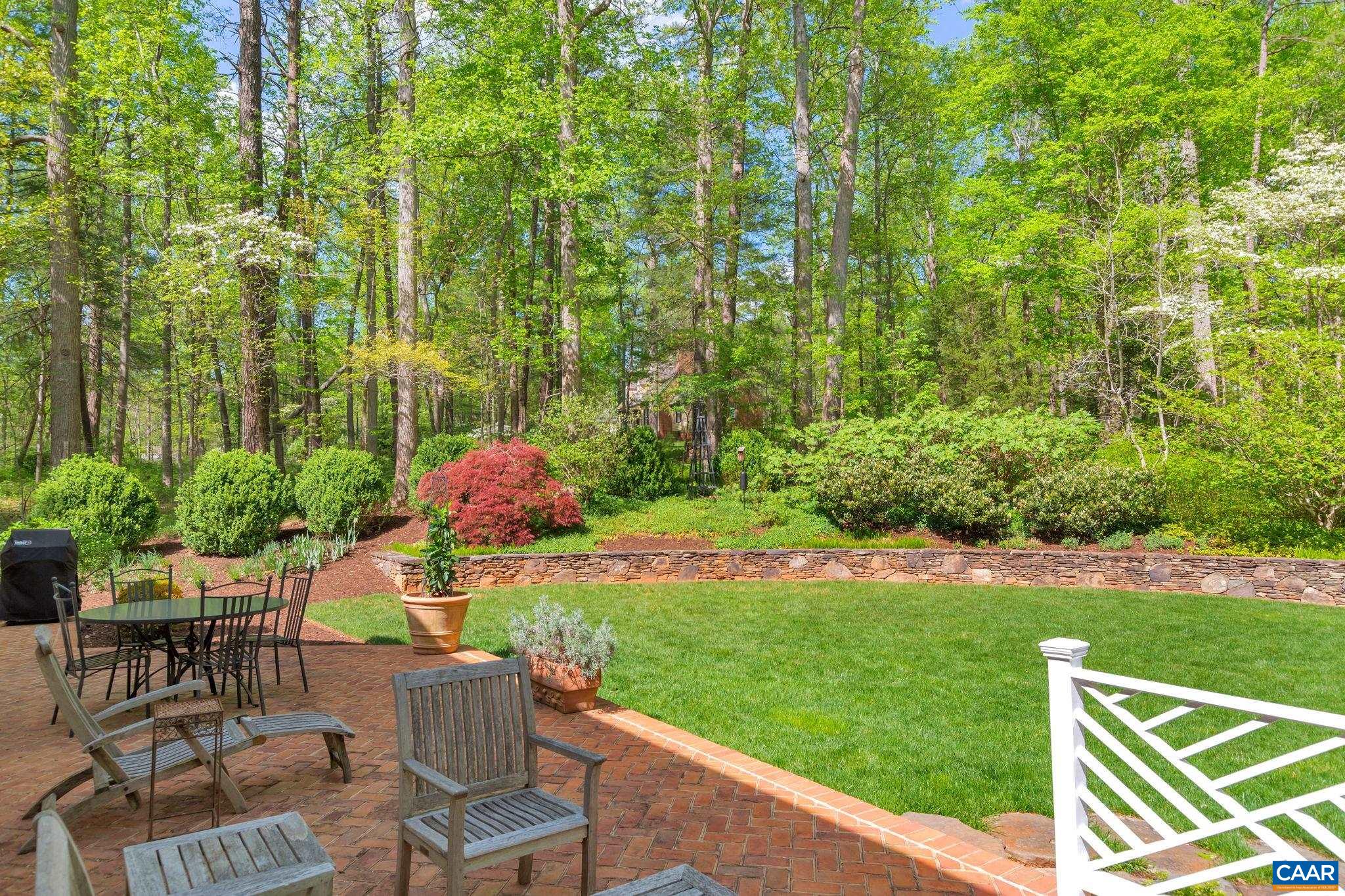 1075 OLD GARTH RD