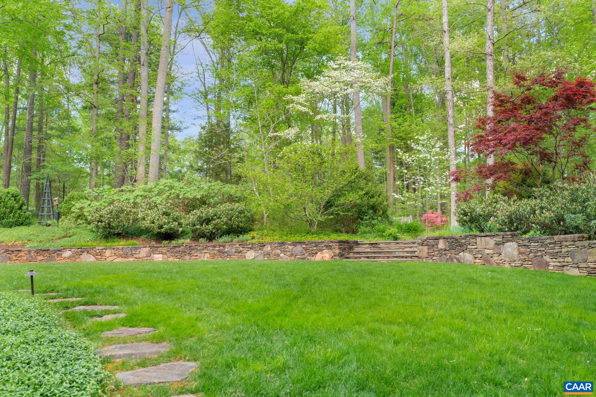 1075 OLD GARTH RD