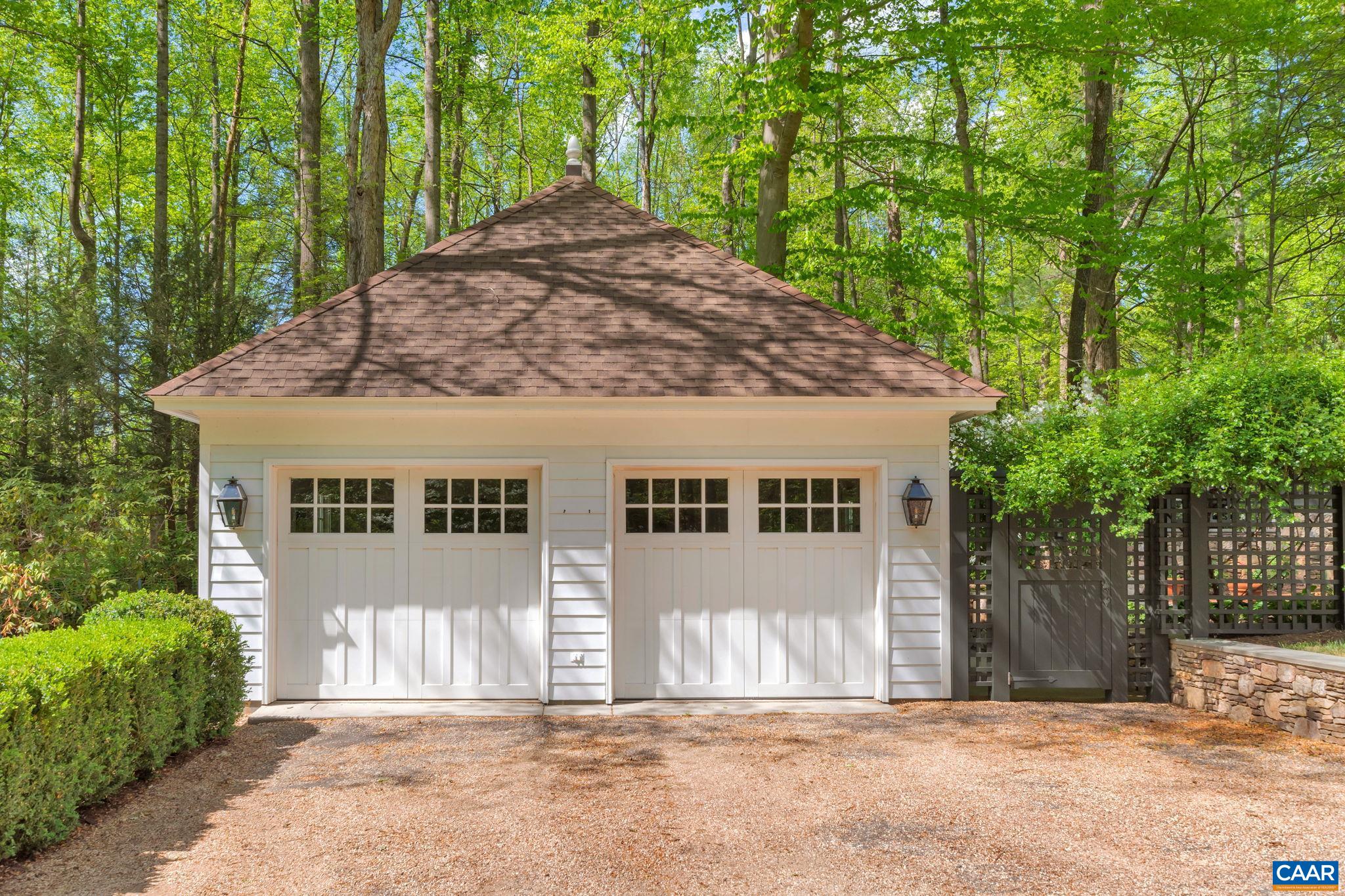 1075 OLD GARTH RD