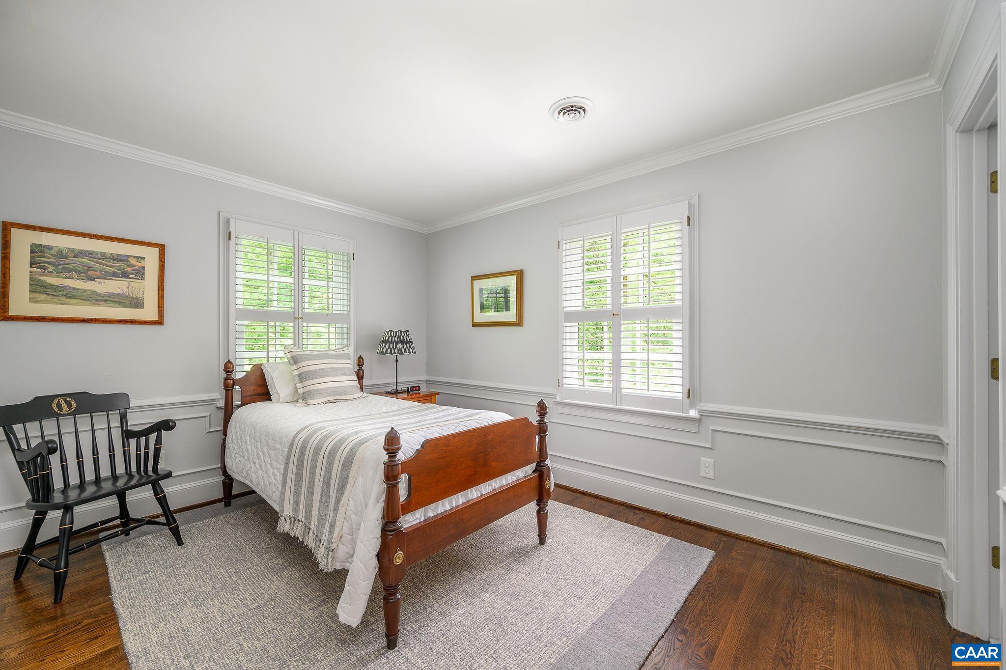1075 OLD GARTH RD