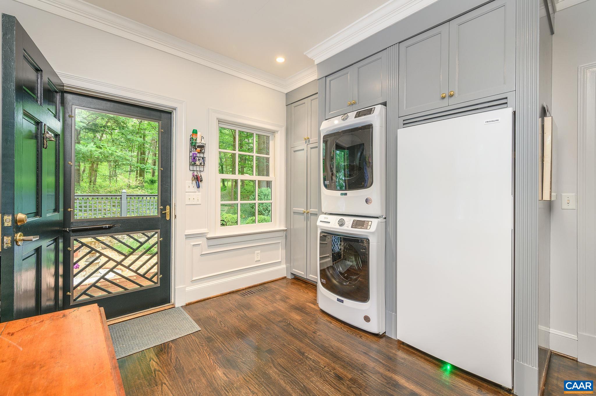 1075 OLD GARTH RD