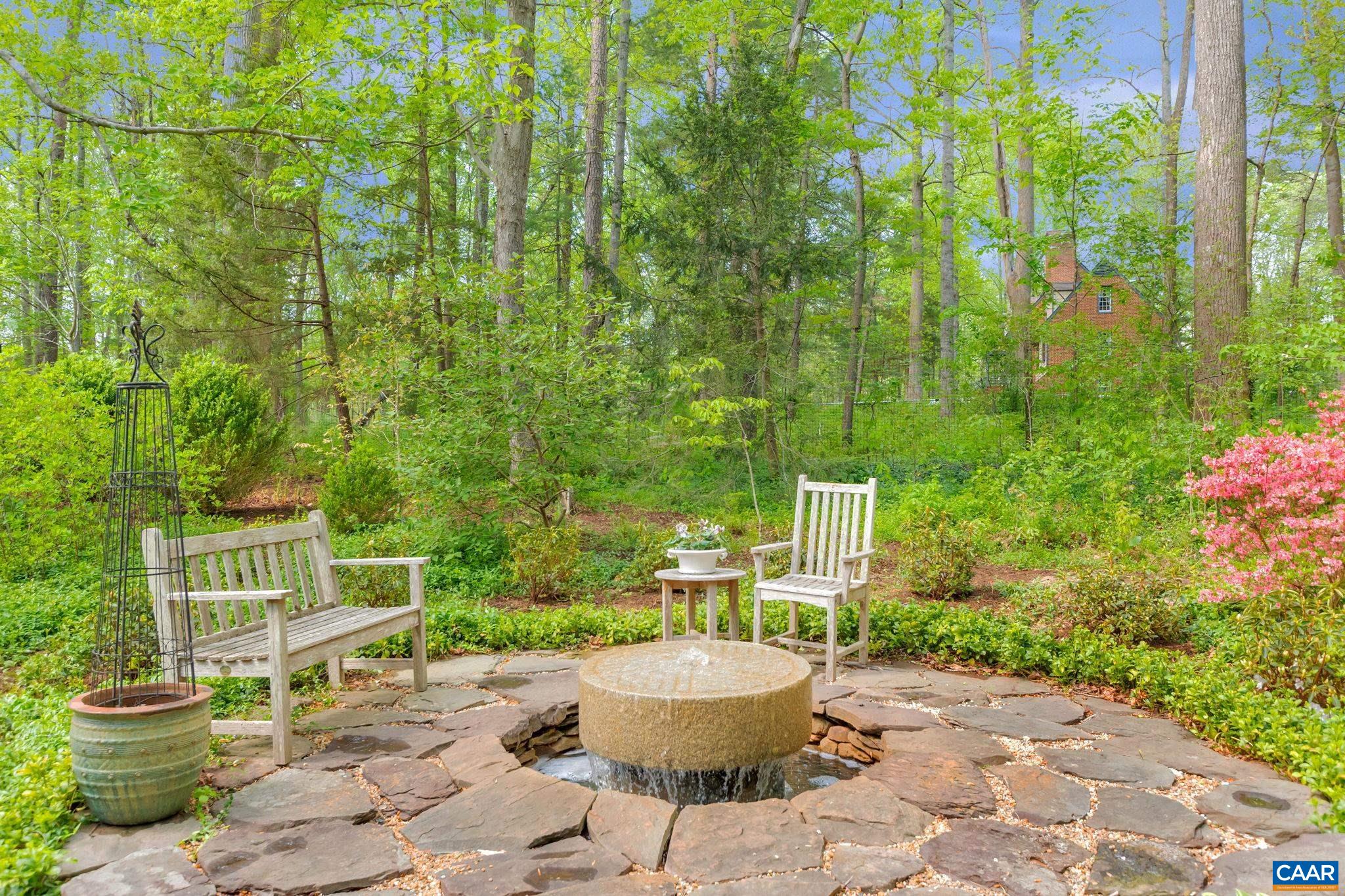 1075 OLD GARTH RD