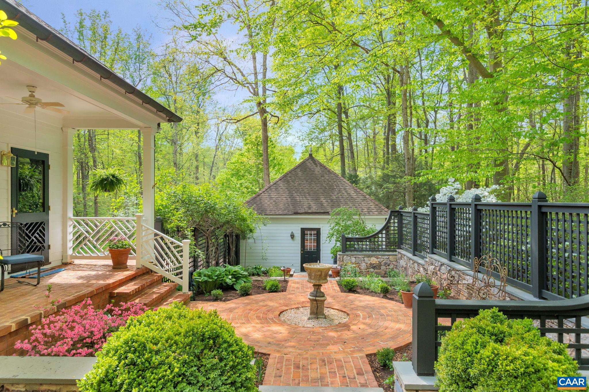 1075 OLD GARTH RD