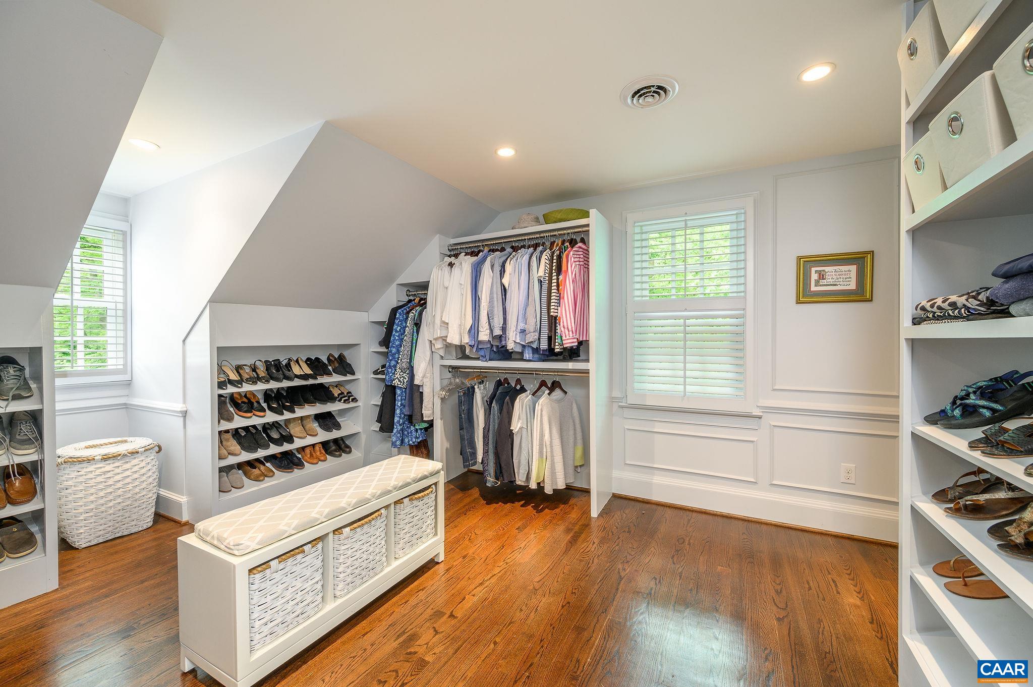 1075 OLD GARTH RD