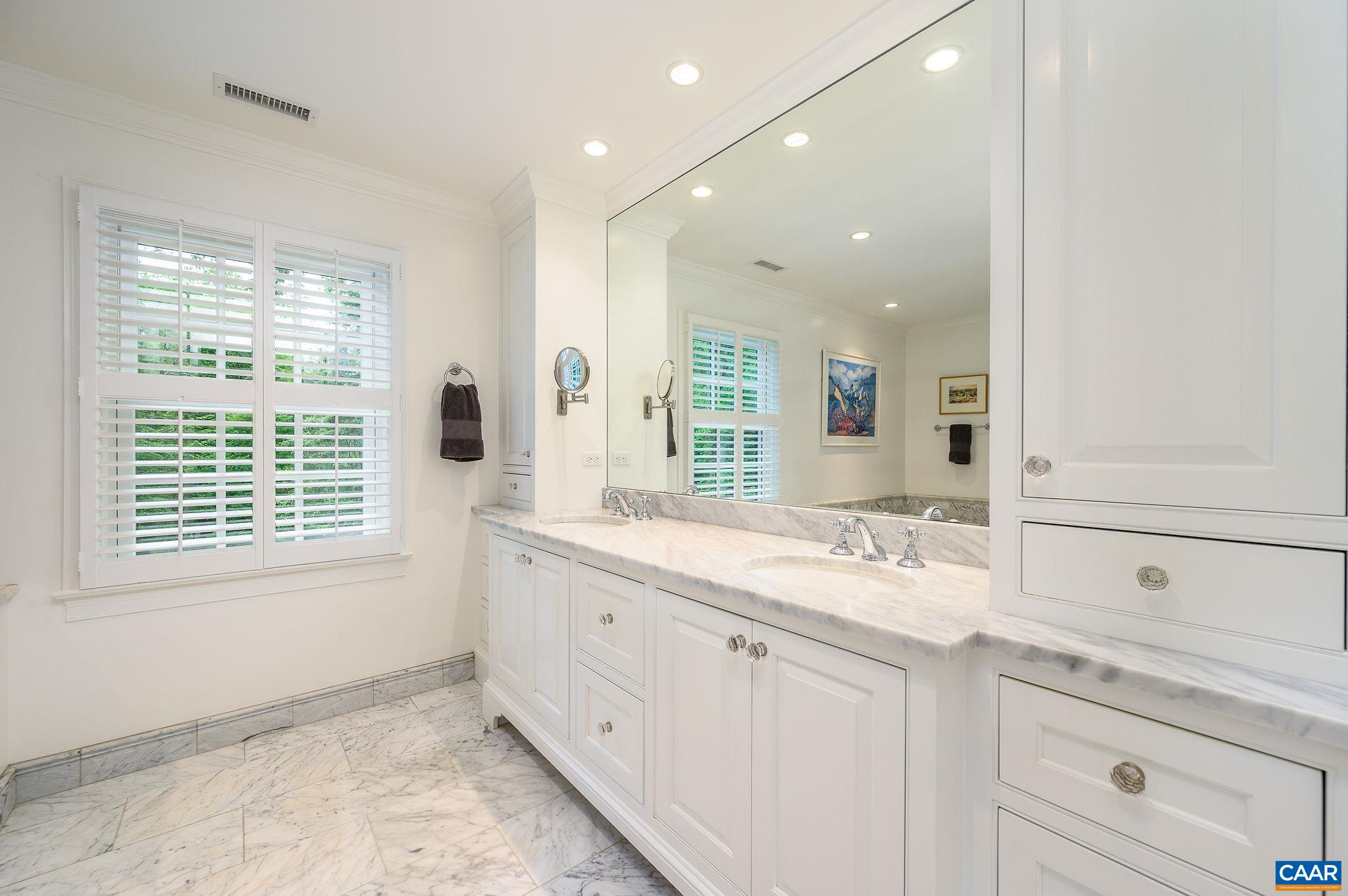 1075 OLD GARTH RD