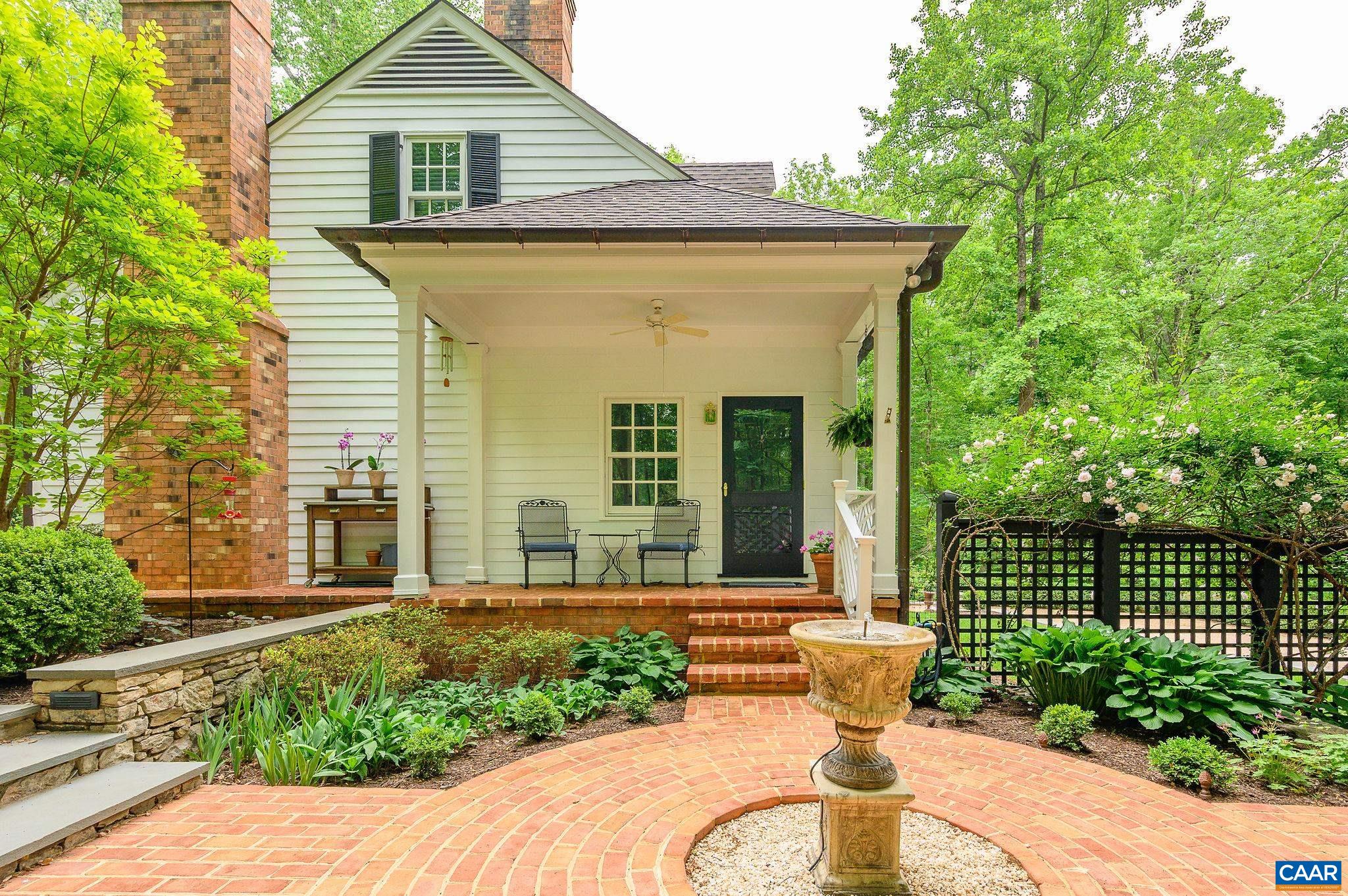 1075 OLD GARTH RD