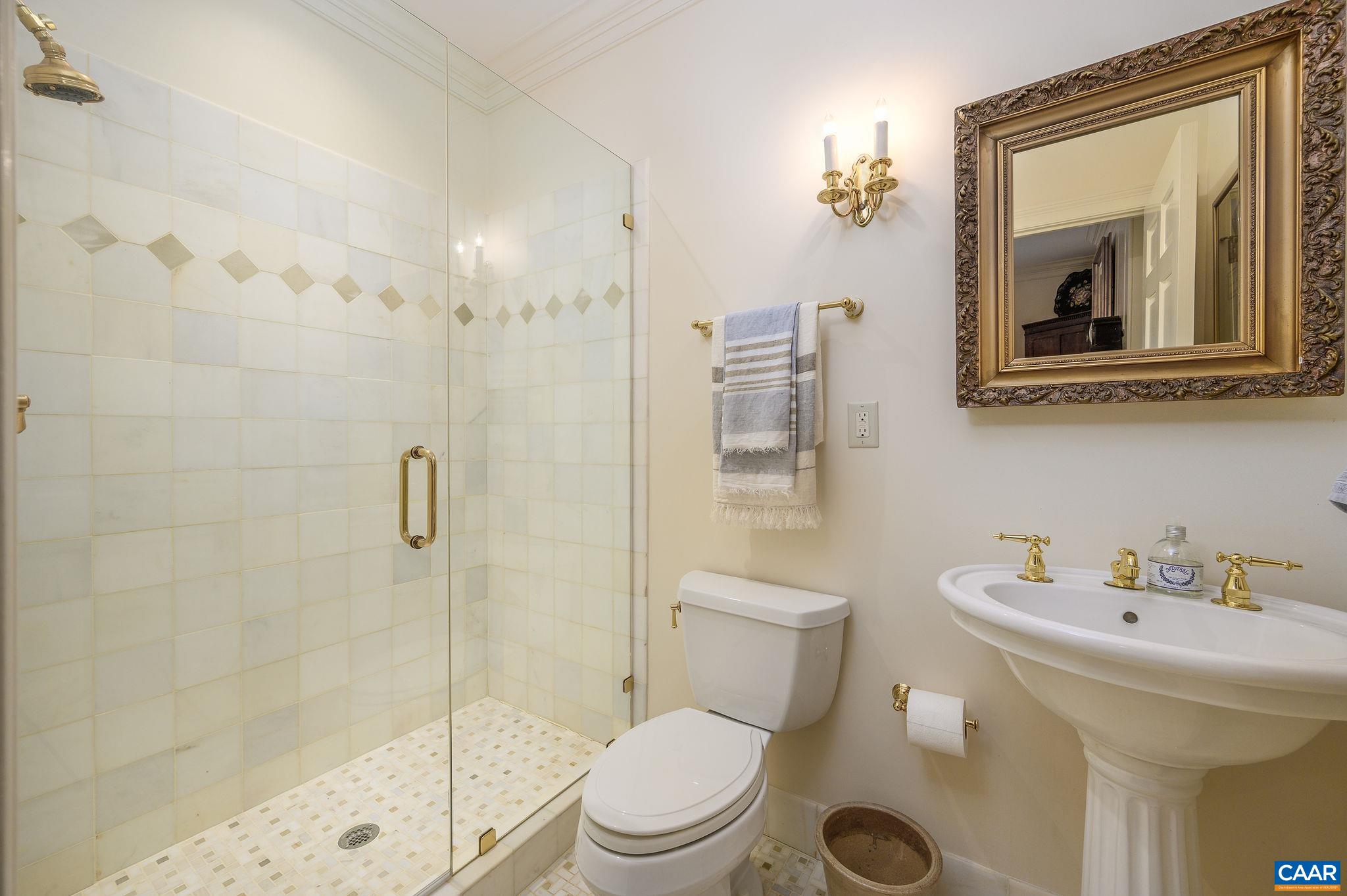 1075 OLD GARTH RD