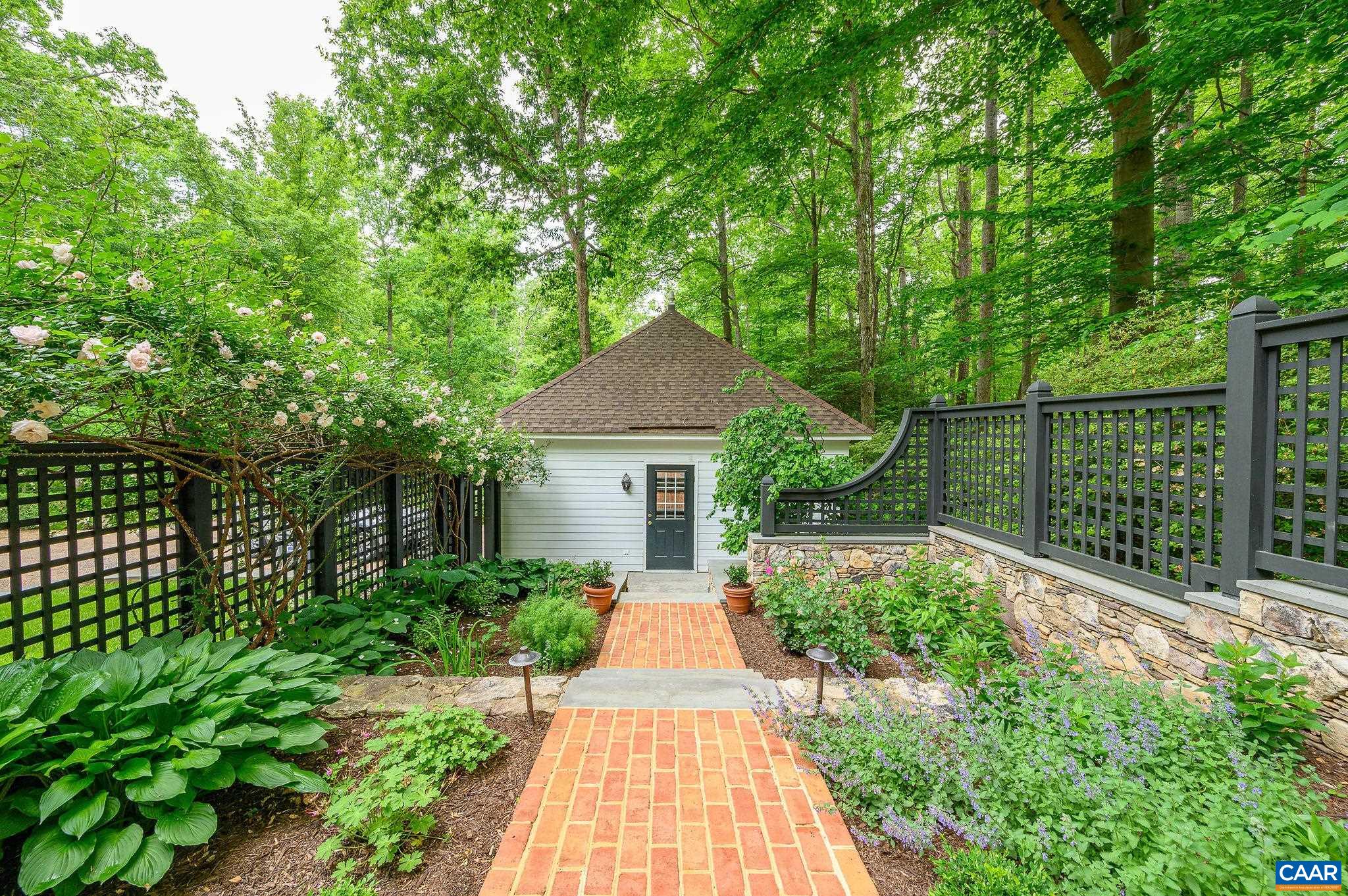 1075 OLD GARTH RD