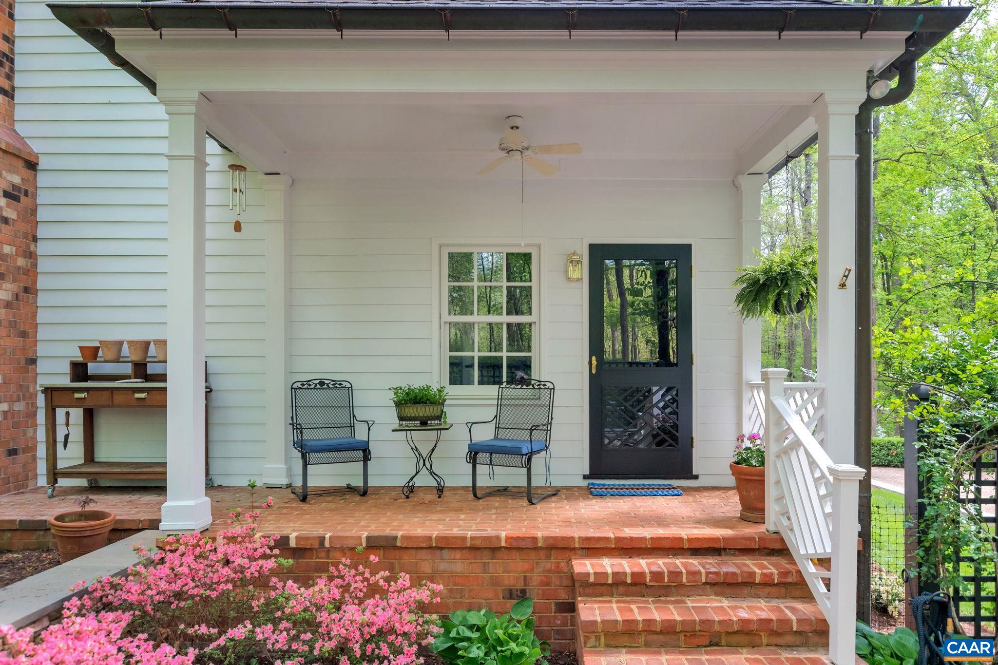 1075 OLD GARTH RD