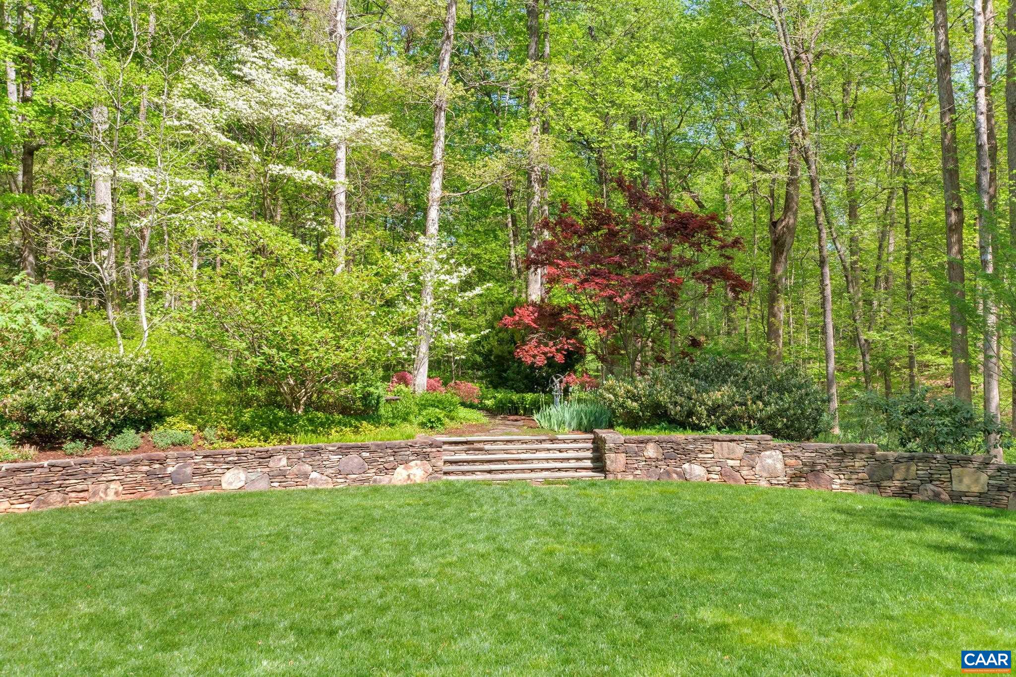 1075 OLD GARTH RD