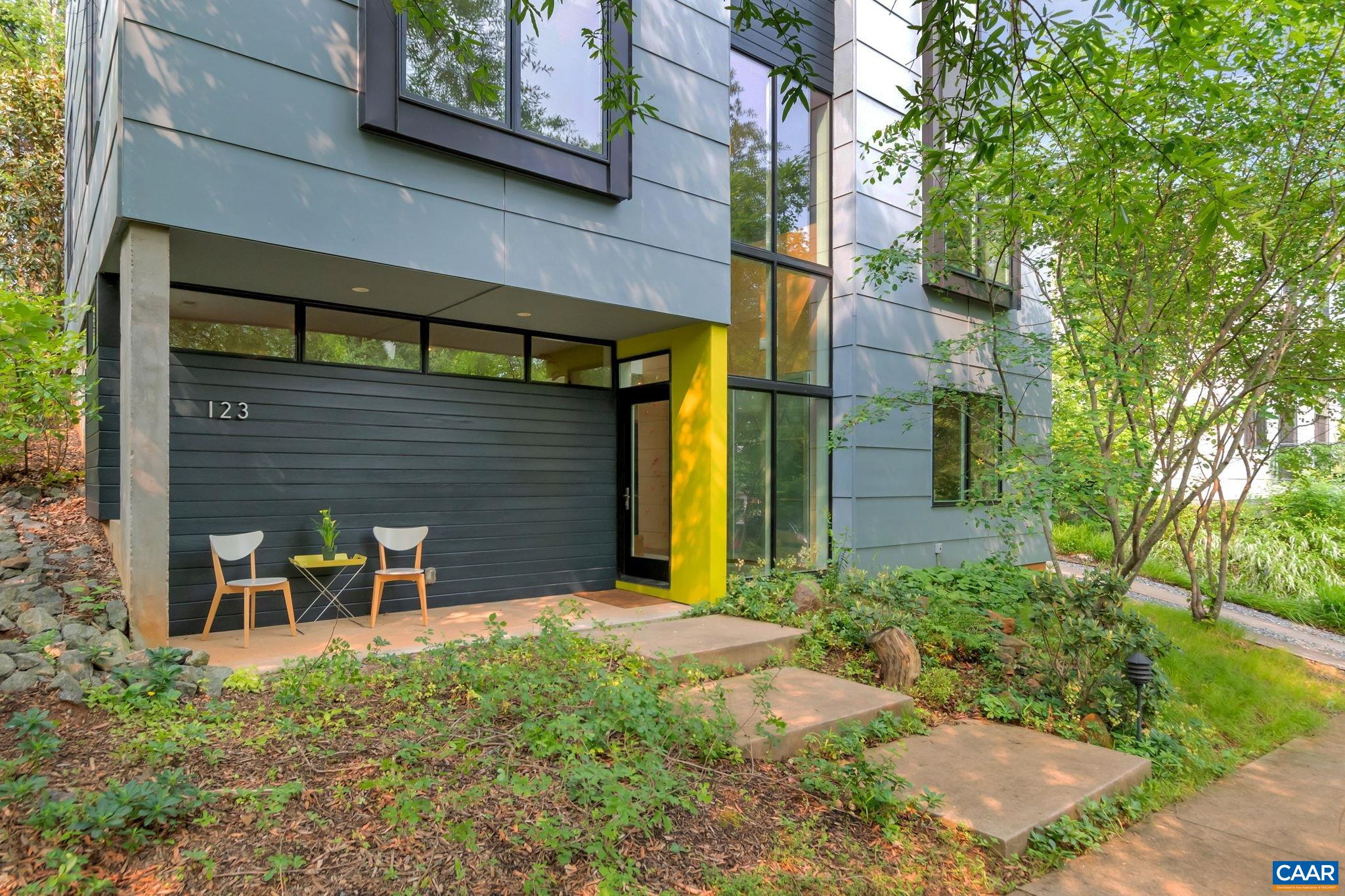 123 RIVERBLUFF CIR