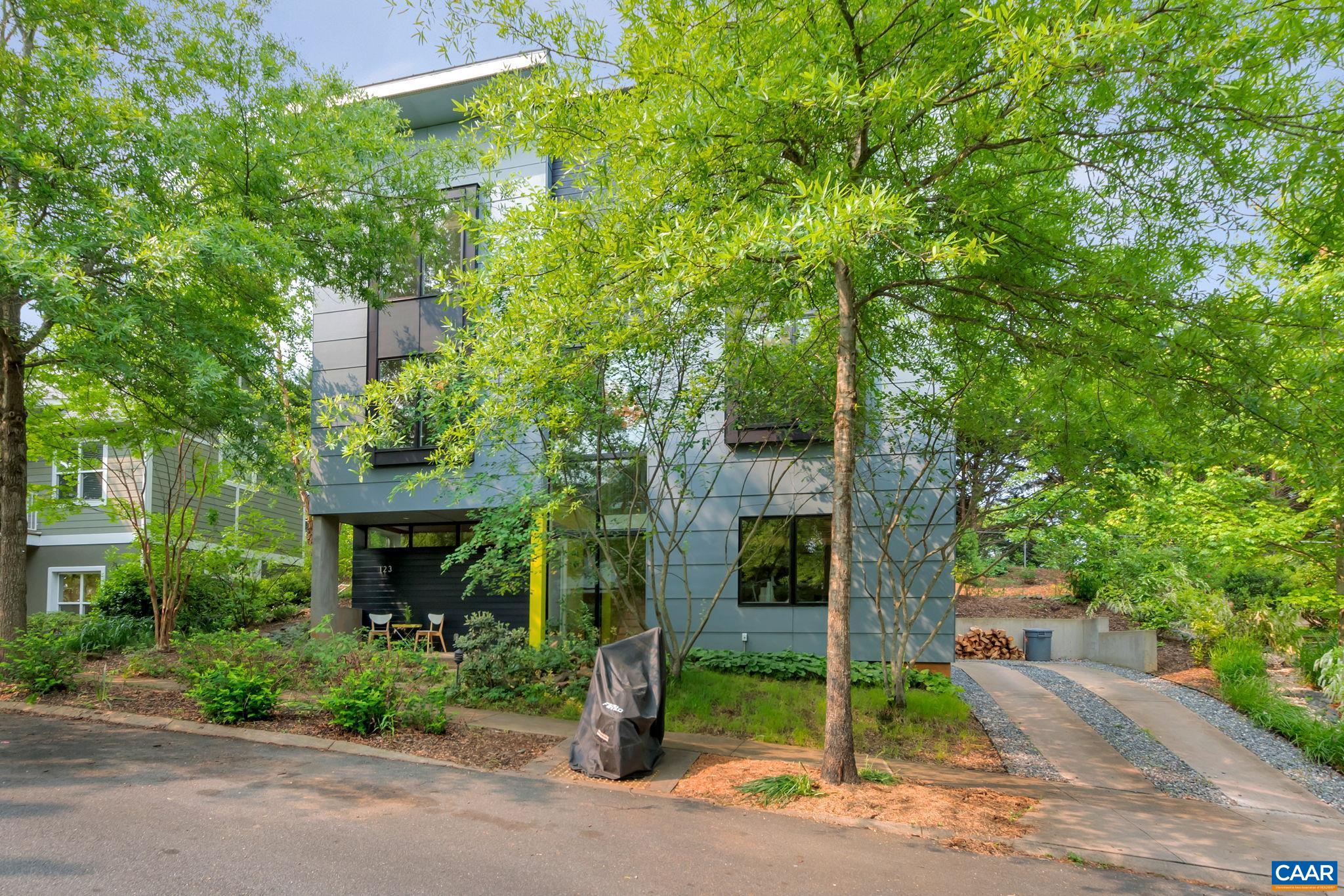 123 RIVERBLUFF CIR