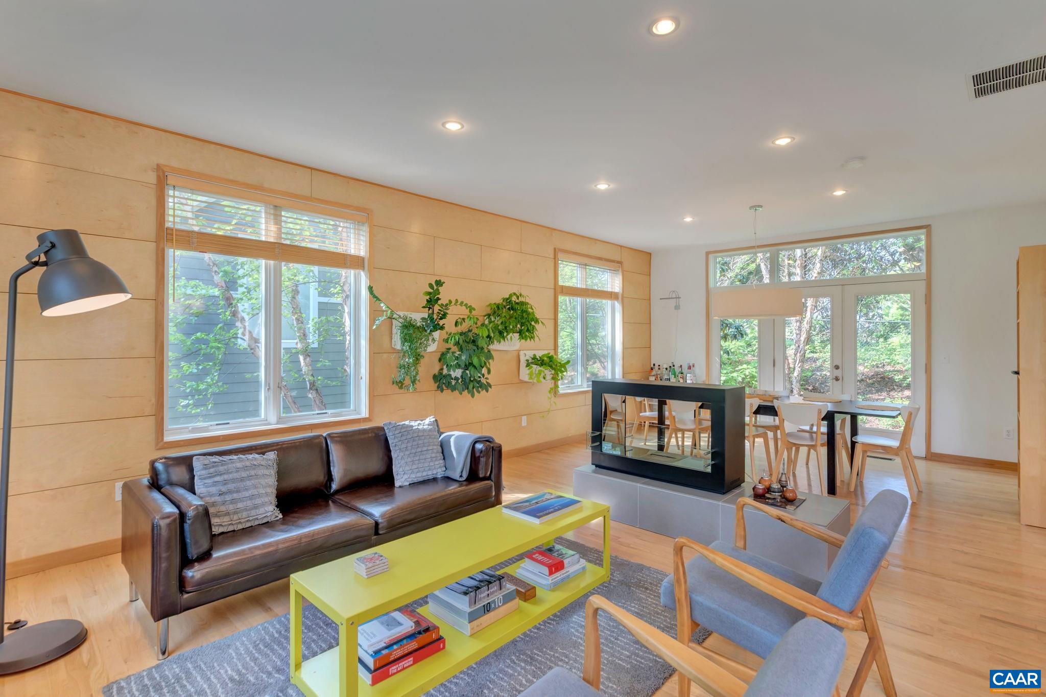 123 RIVERBLUFF CIR