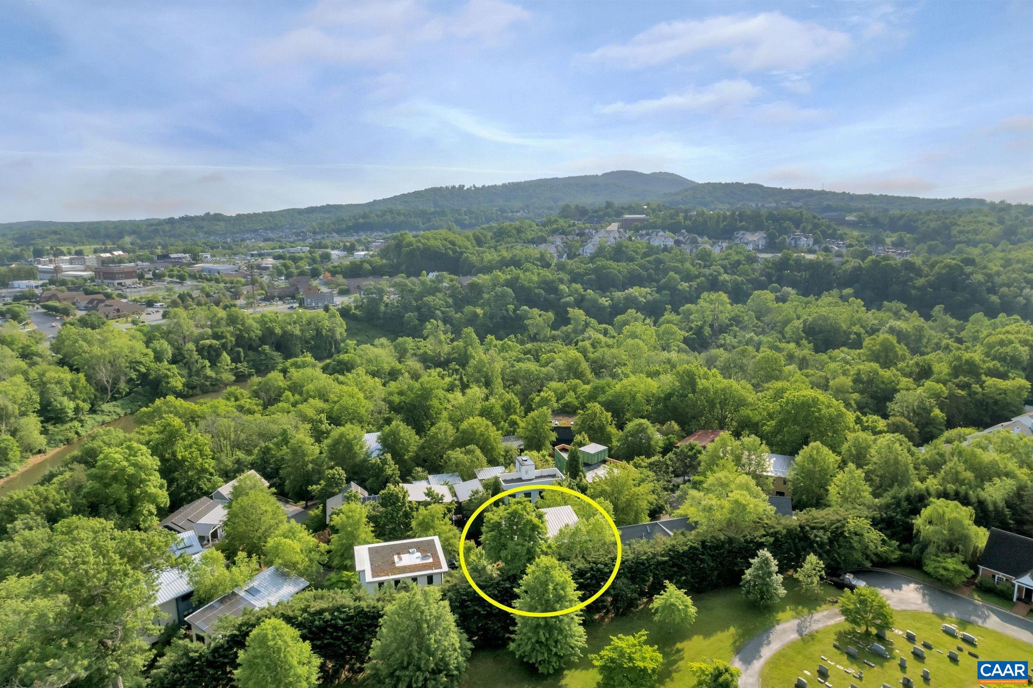 123 RIVERBLUFF CIR