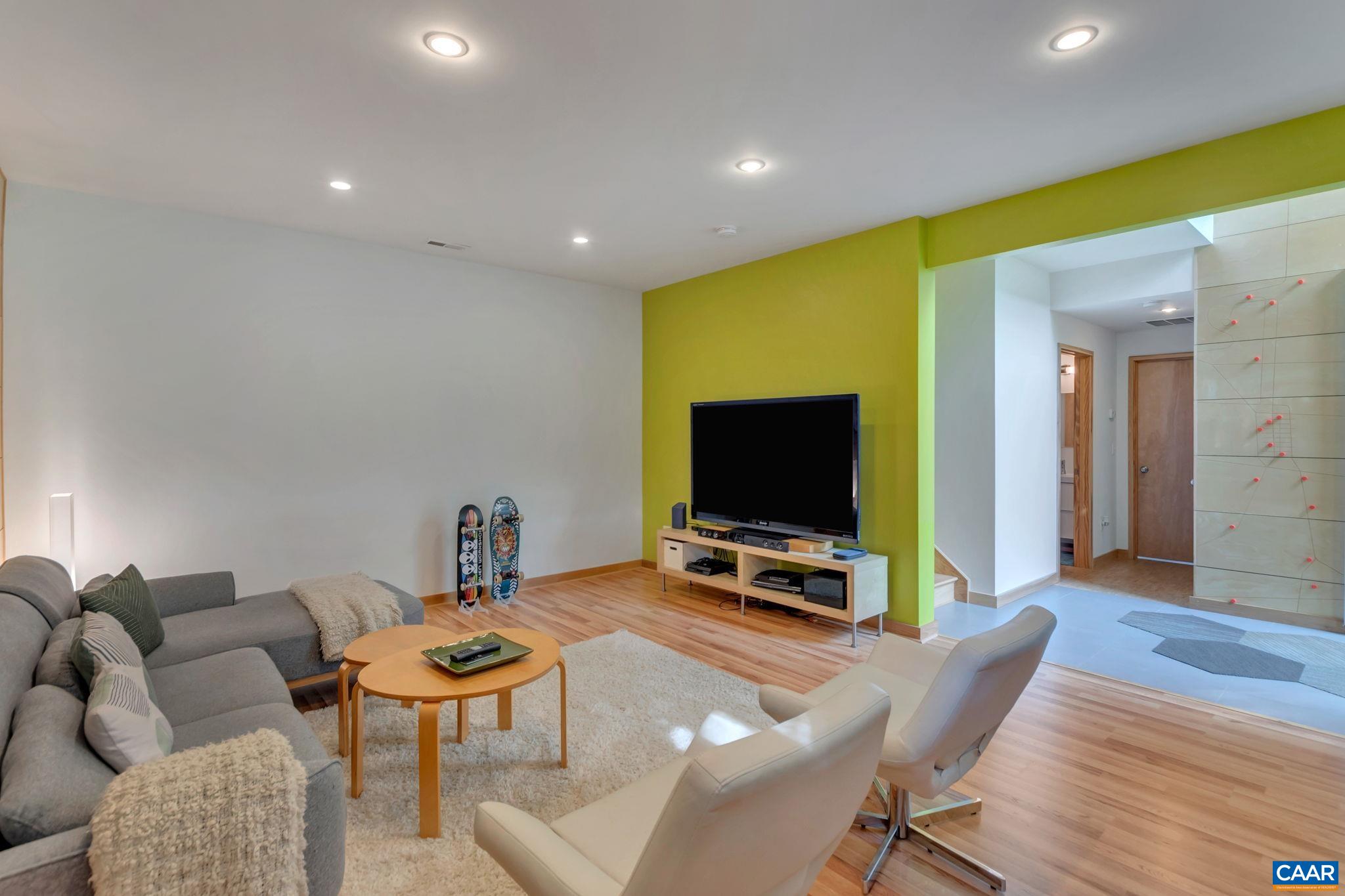 123 RIVERBLUFF CIR