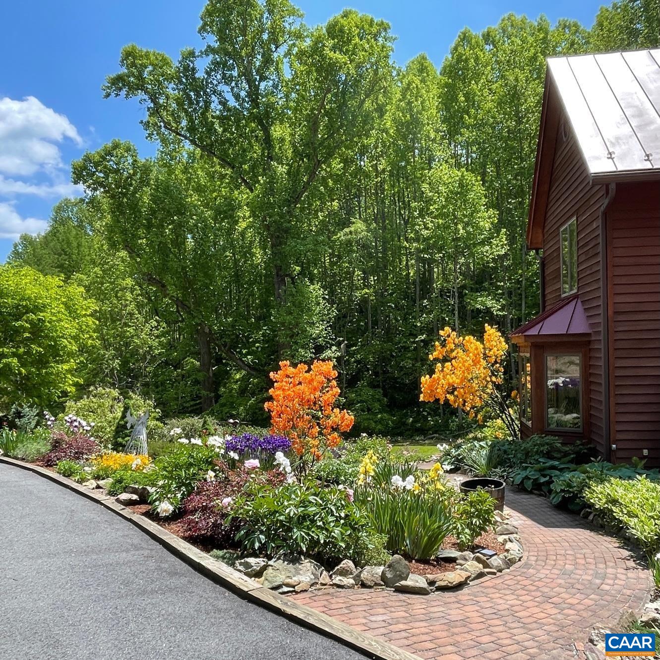 3794 OLD ROBERTS MOUNTAIN RD