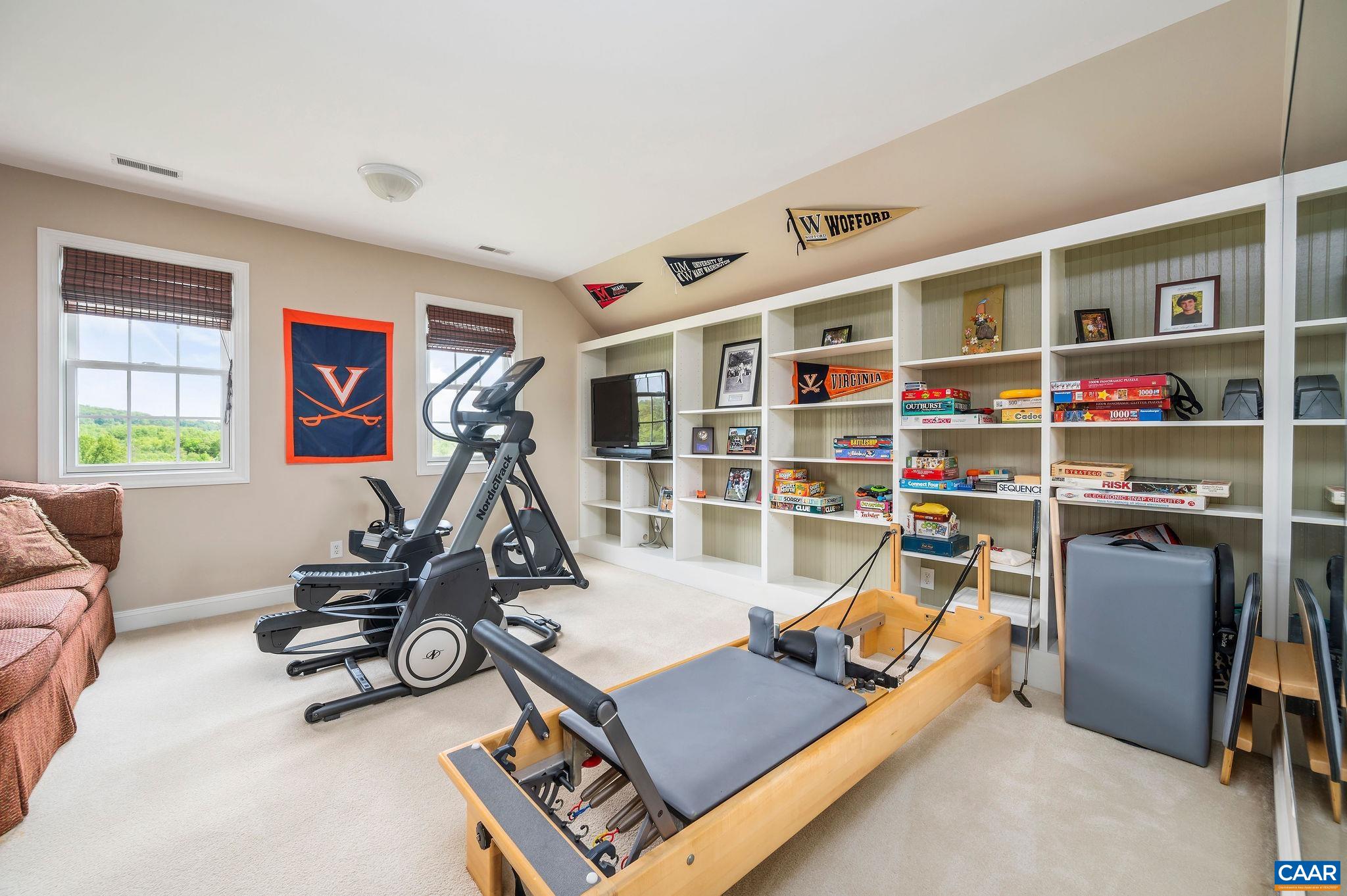 231 LANDMARK DR