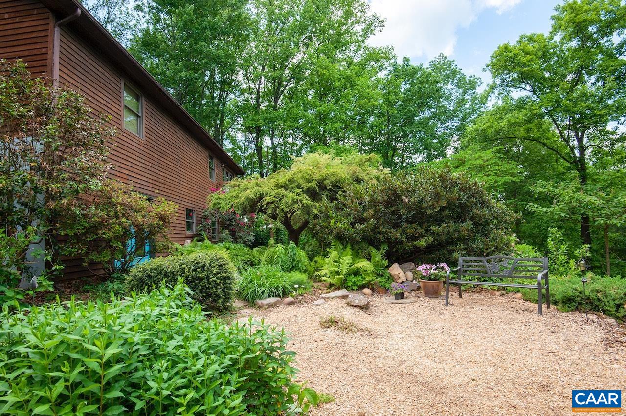 724 WILLOUGHBY LN