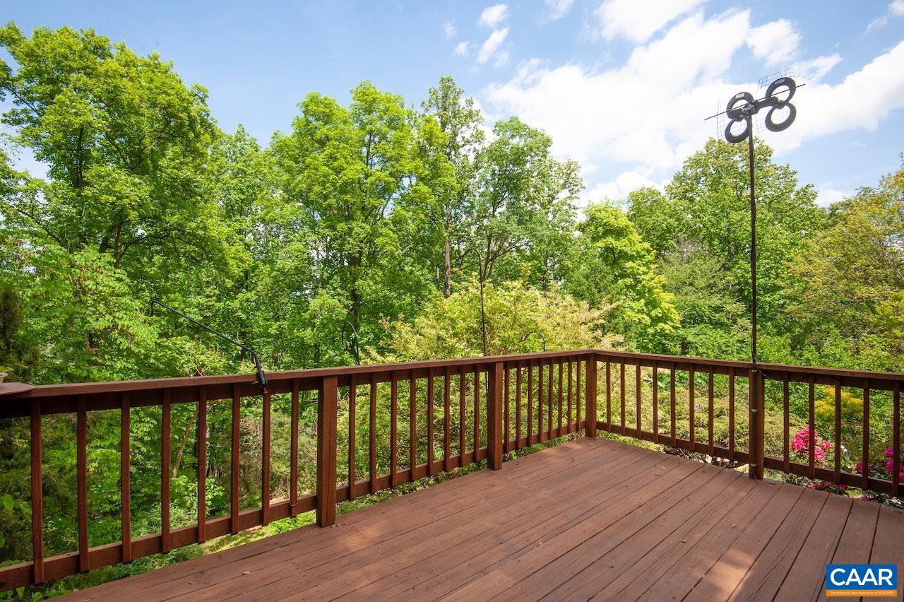724 WILLOUGHBY LN