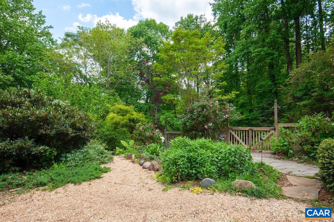 724 WILLOUGHBY LN