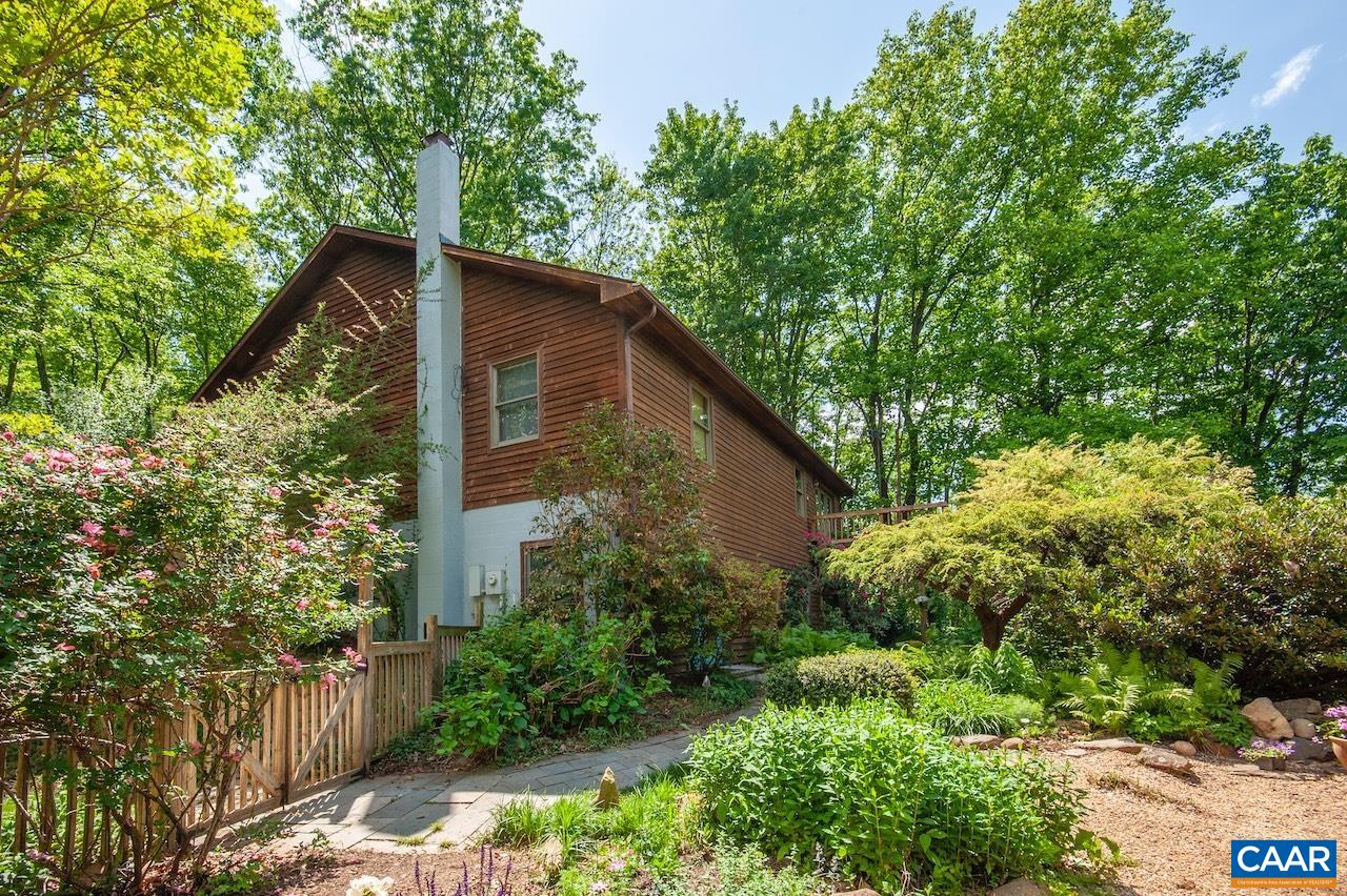 724 WILLOUGHBY LN