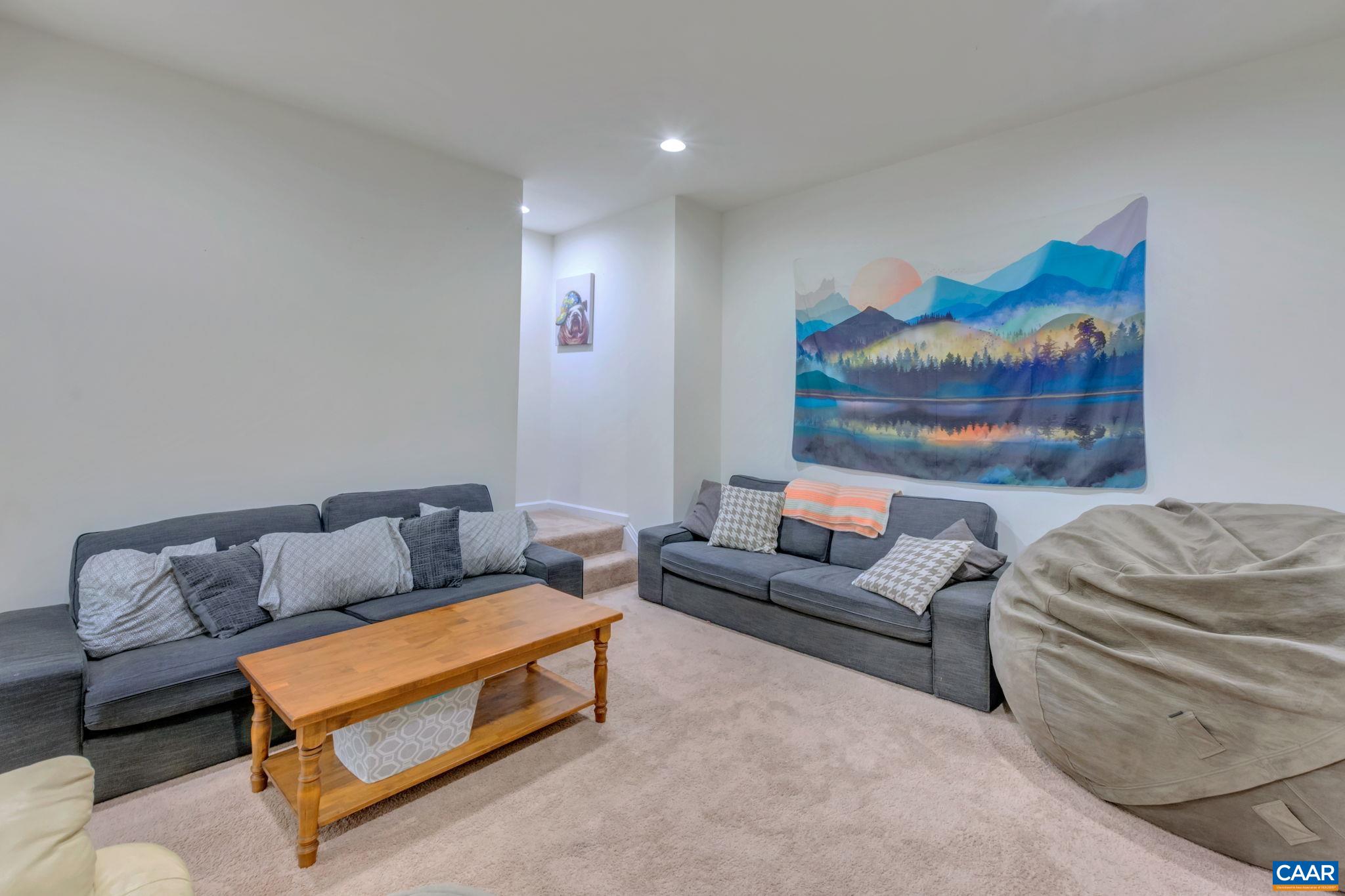 144 LONGWOOD DR