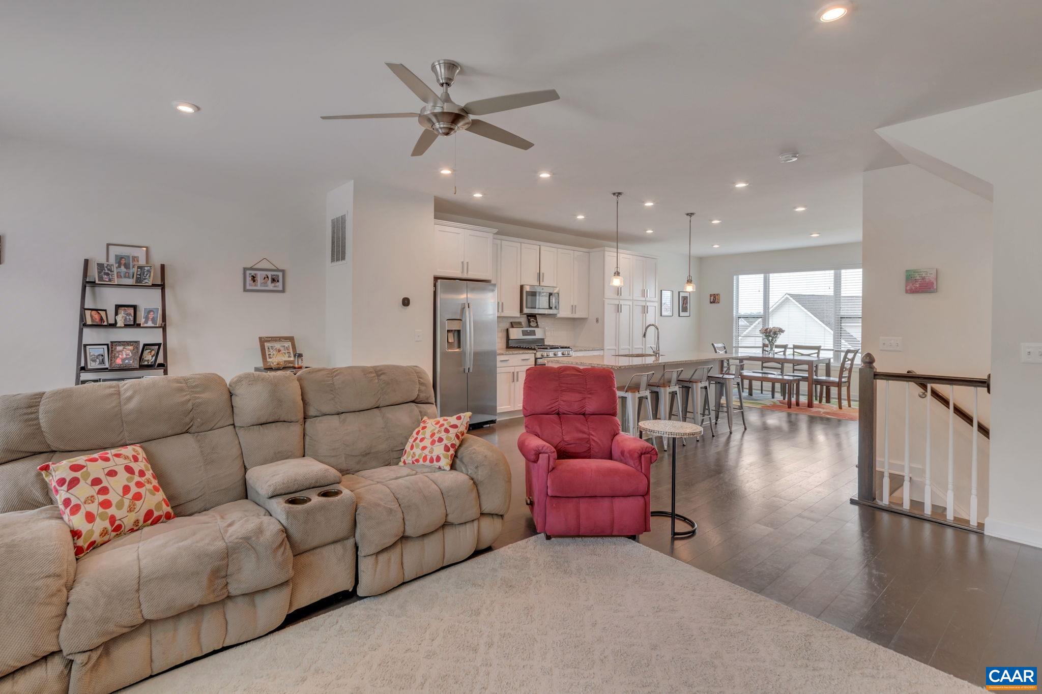1507 KNOLL LN