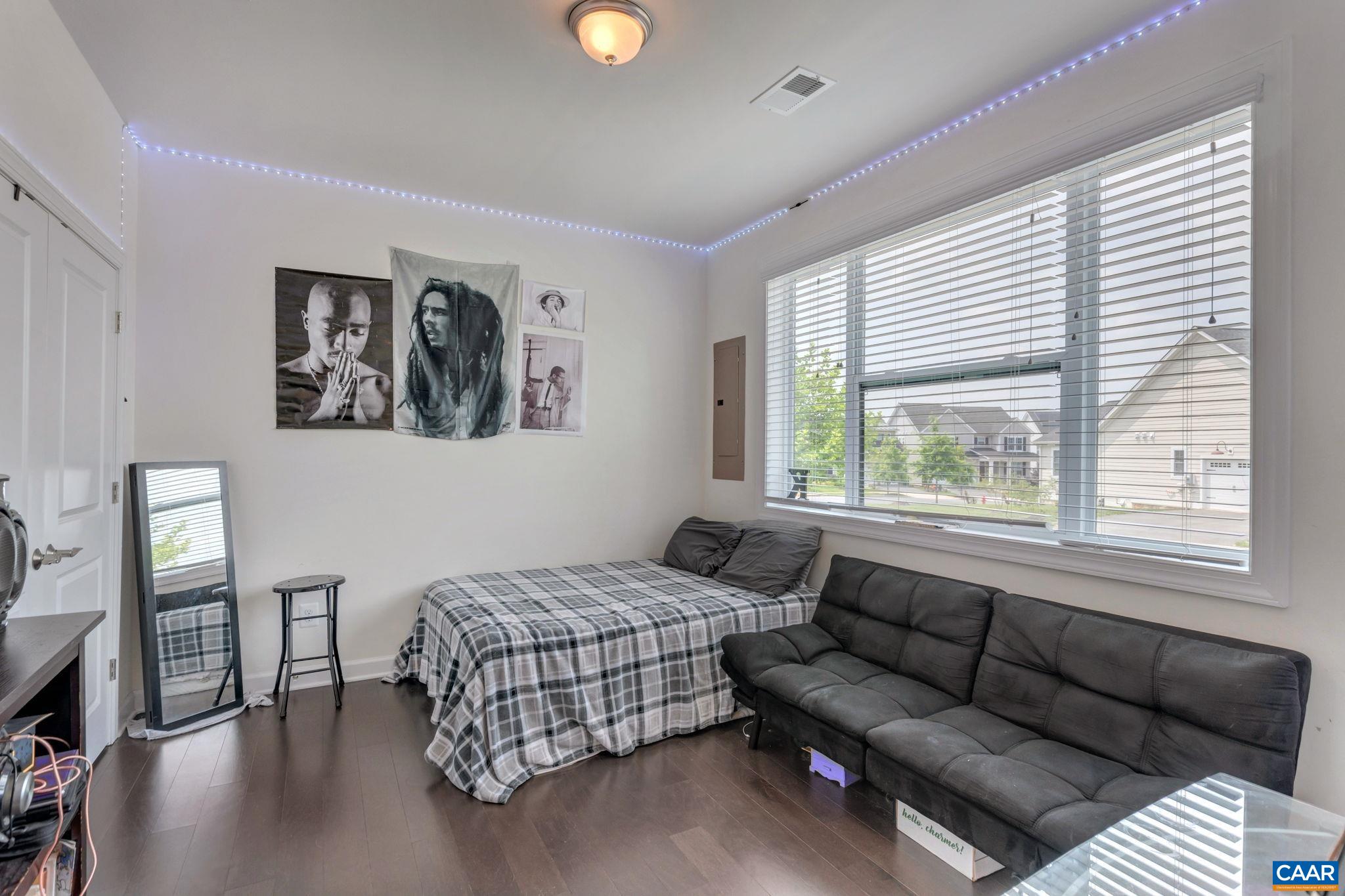 1507 KNOLL LN