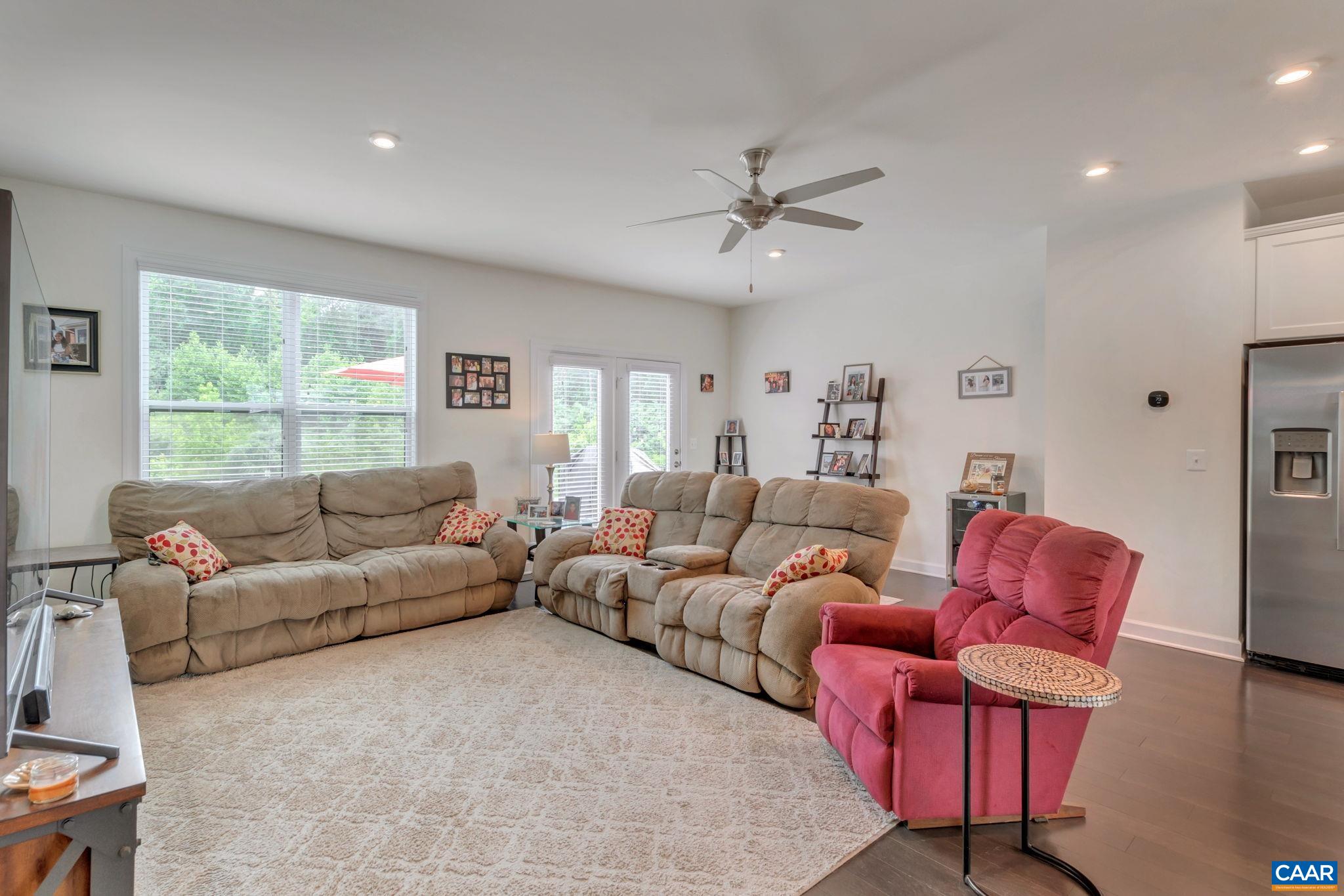1507 KNOLL LN