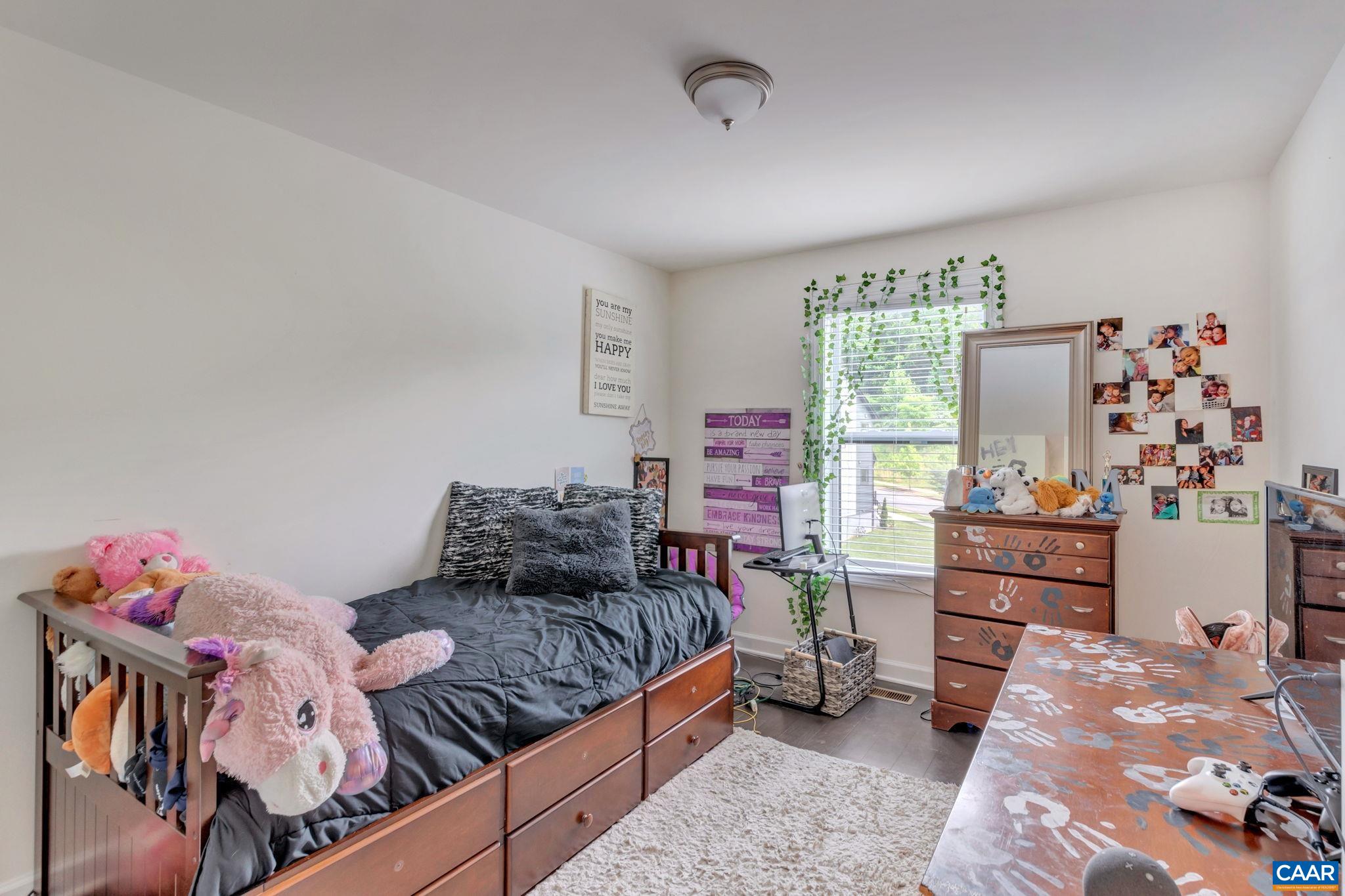 1507 KNOLL LN