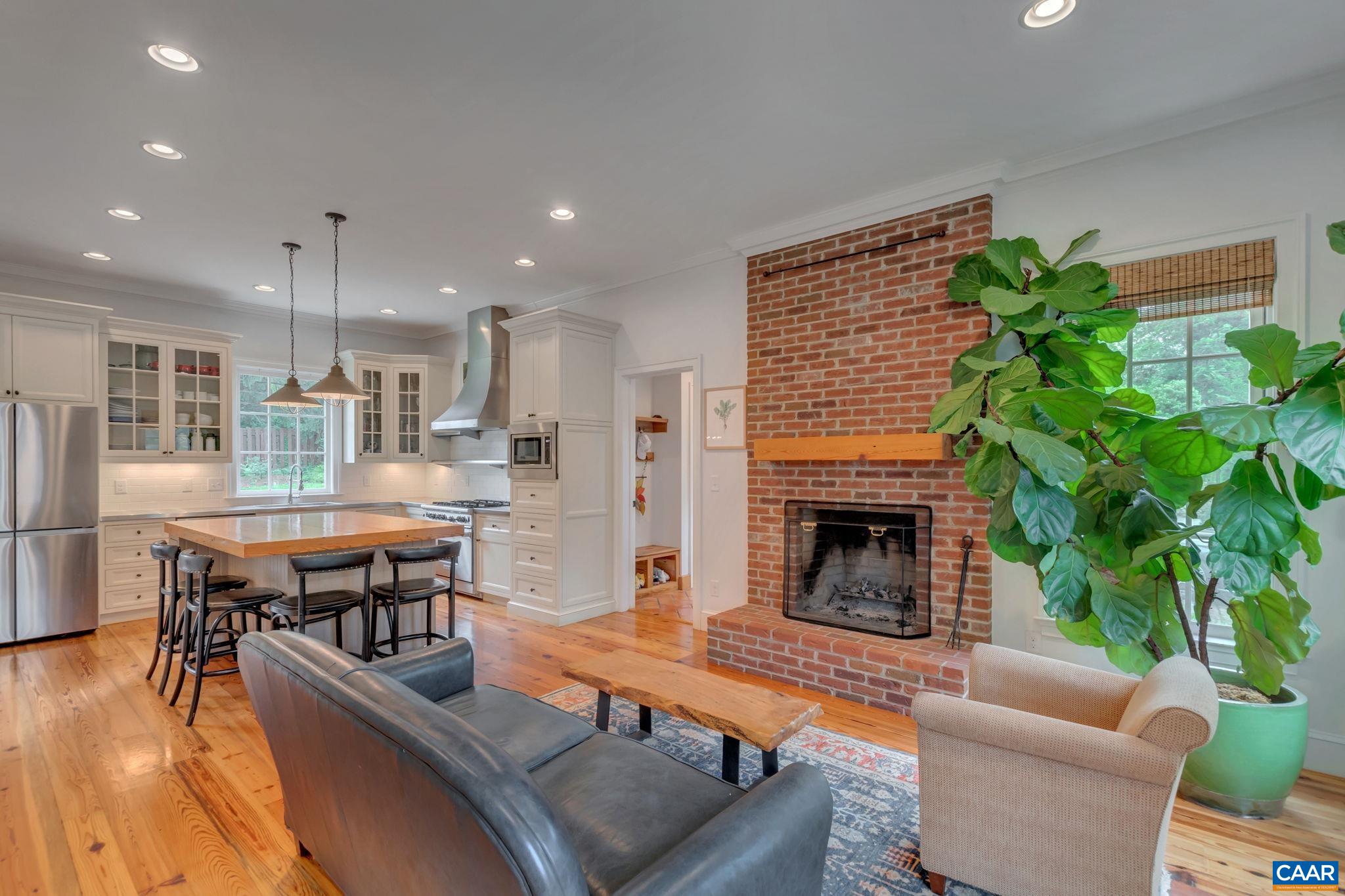 221 WINE ST