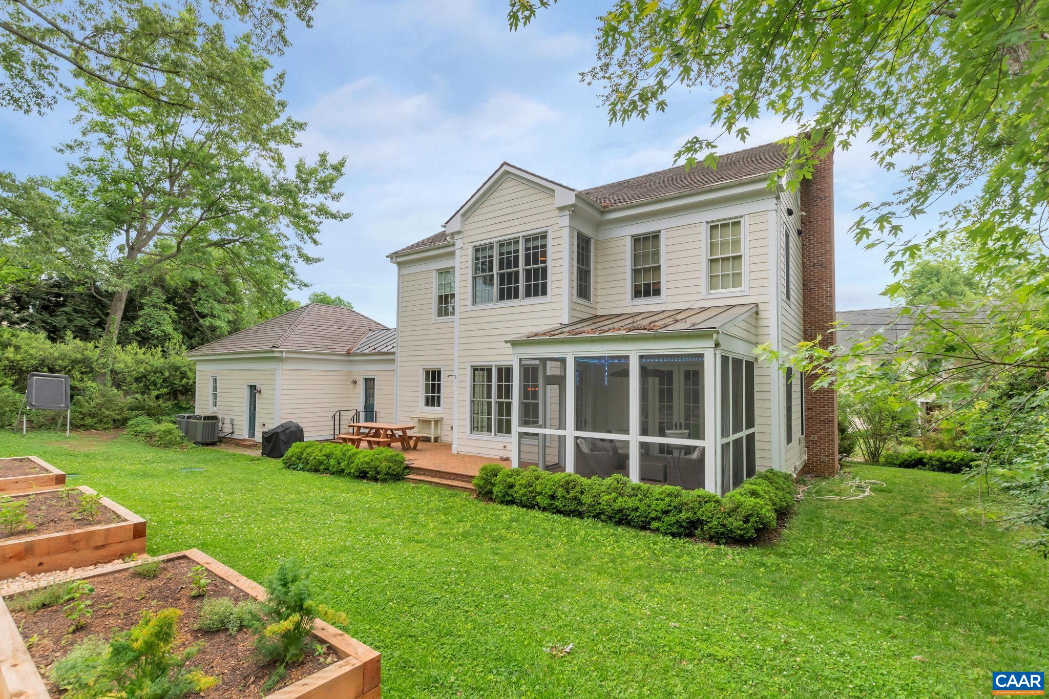 221 WINE ST