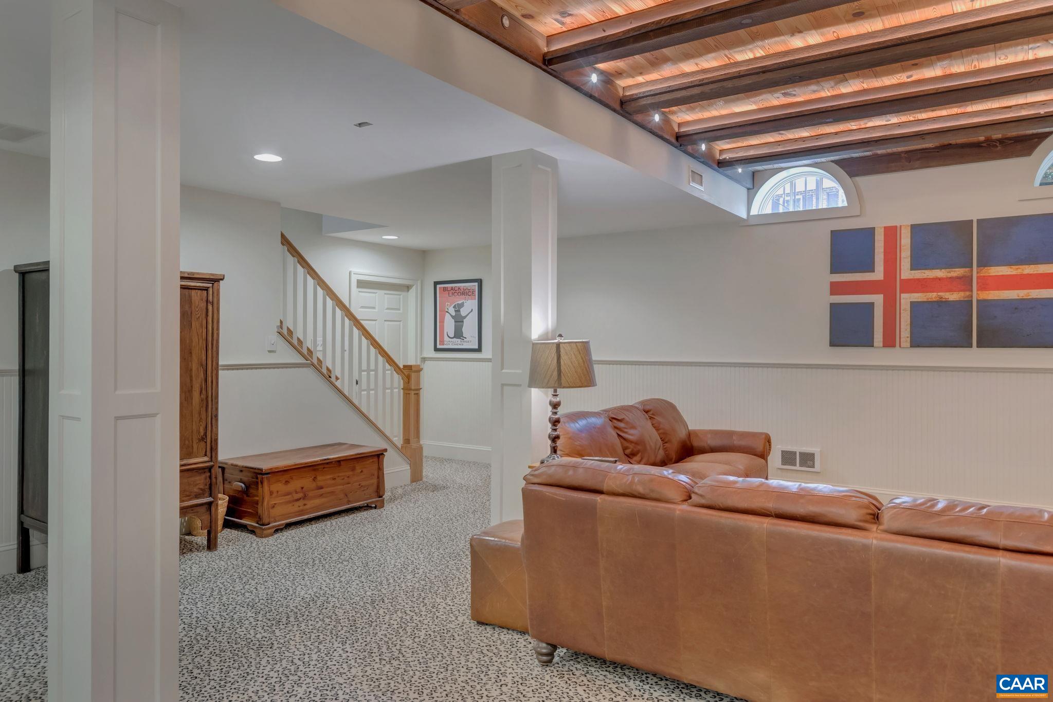 221 WINE ST
