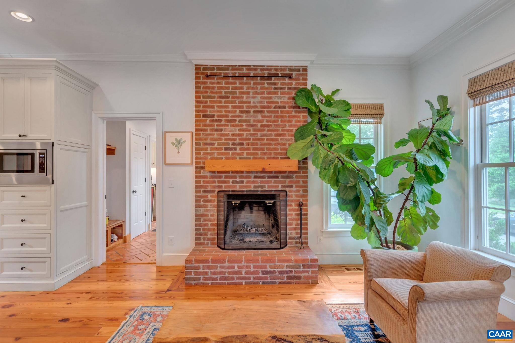 221 WINE ST